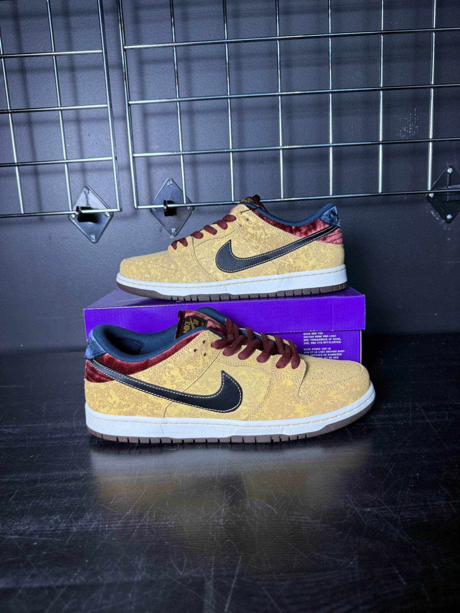 Nike Nike SB Dunk Low "City of Cinema" - Size 11.5 Size US 11.5 / EU 44-45 - 1 Thumbnail
