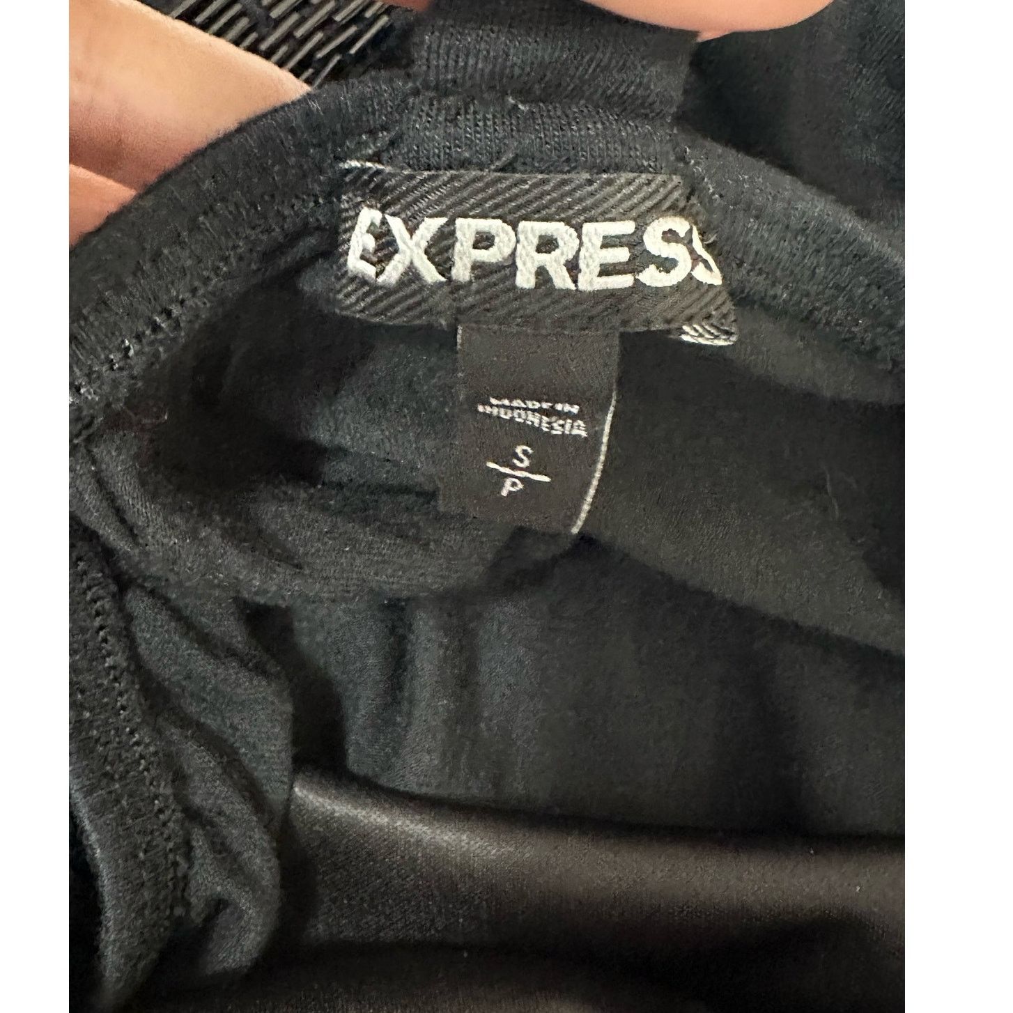 Express Express black racer back sequin details blouse size Small Size S / US 4 / IT 40 - 3 Thumbnail