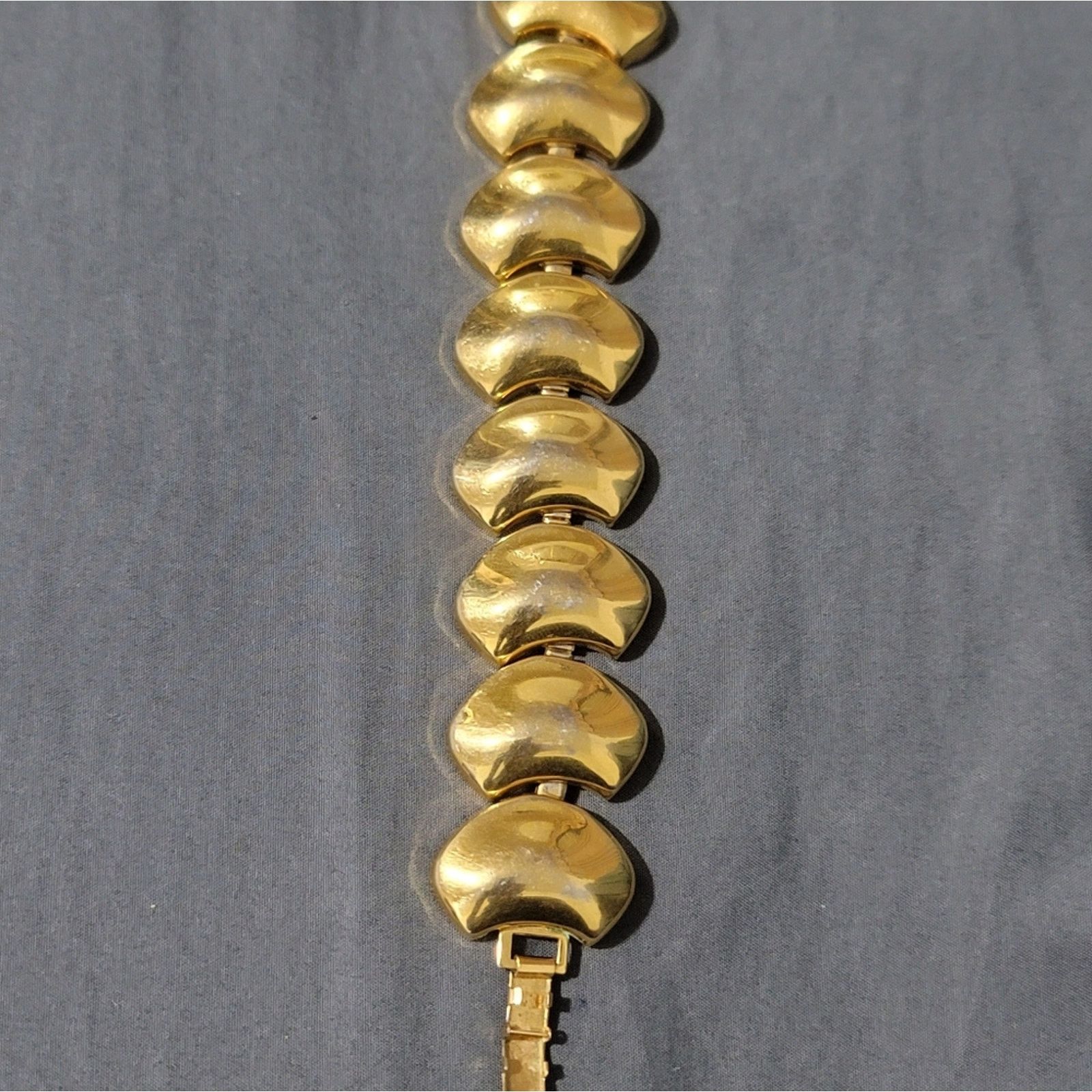 The Unbranded Brand Vtg Napier Signed Half Moon Gold Tone Bracelet Size ONE SIZE - 2 Thumbnail