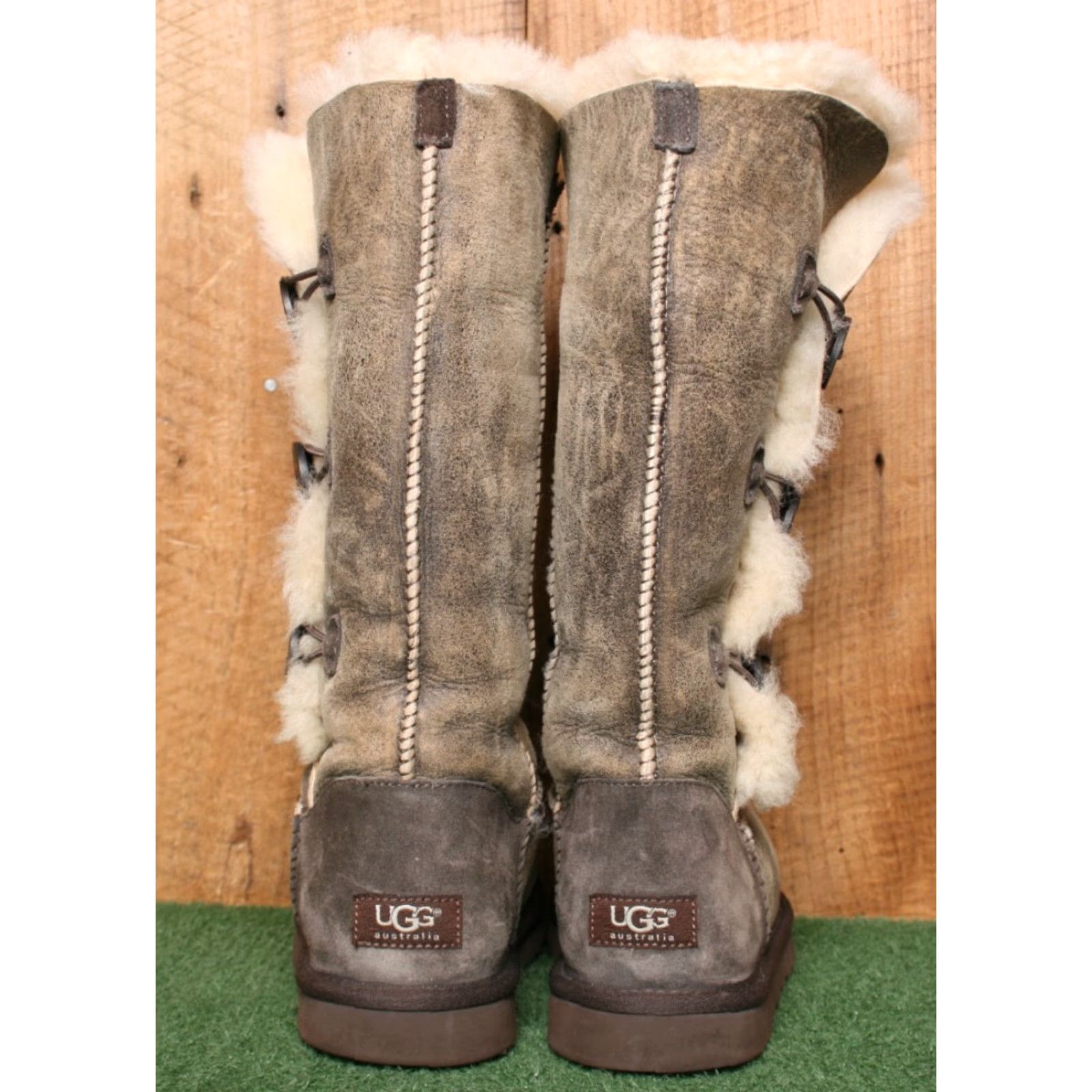 Ugg VINTAGE UGG Bailey Button Triplet Boot Women Leather Shearling Winter Brown 9 Womens Boots Size US 7 / IT 37 - 4 Thumbnail