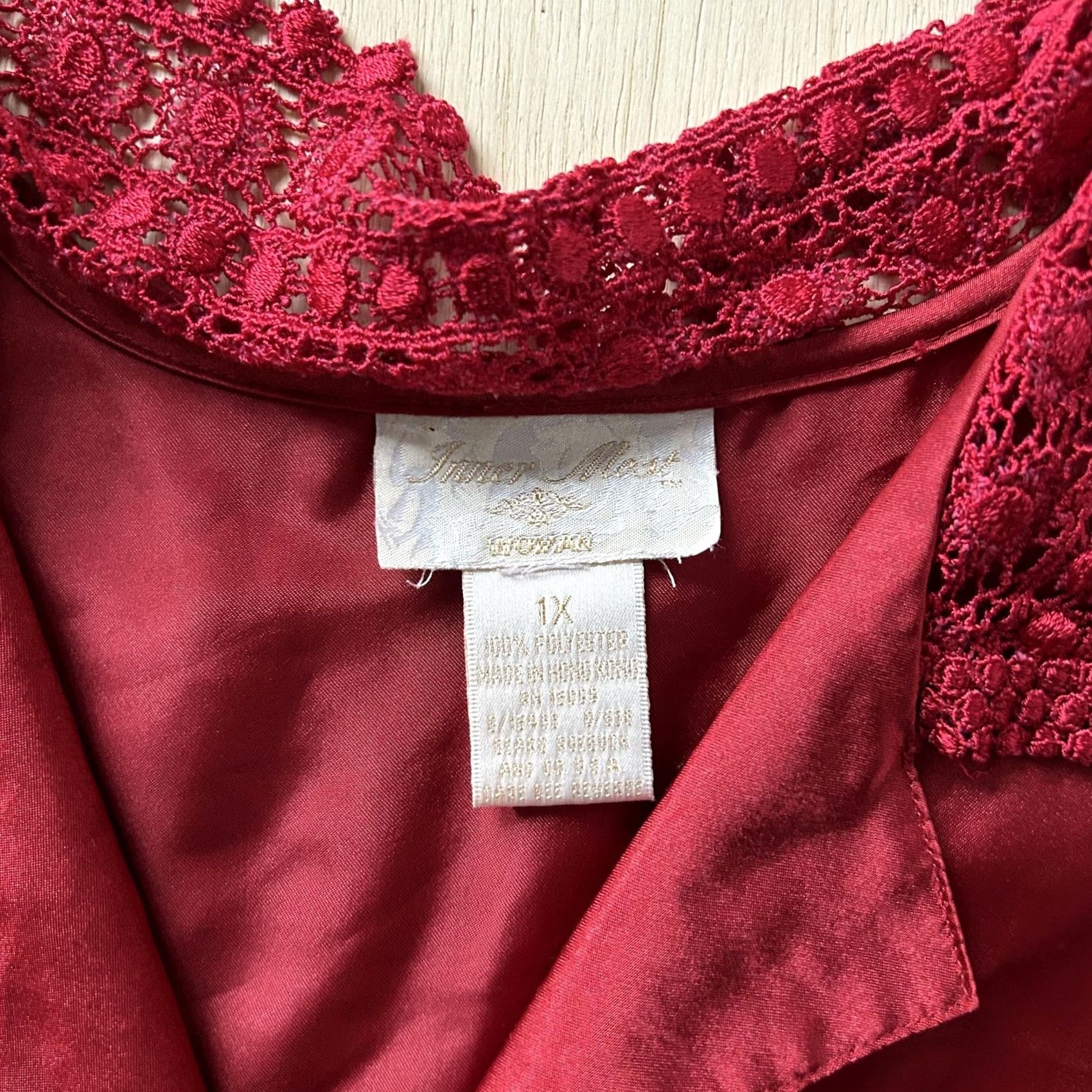 Vintage VINTAGE Mode Pajama Top Womens 1X Plus Red Satin Crochet Collar Button Sleepwear Size XL / US 12-14 / IT 48-50 - 2 Thumbnail