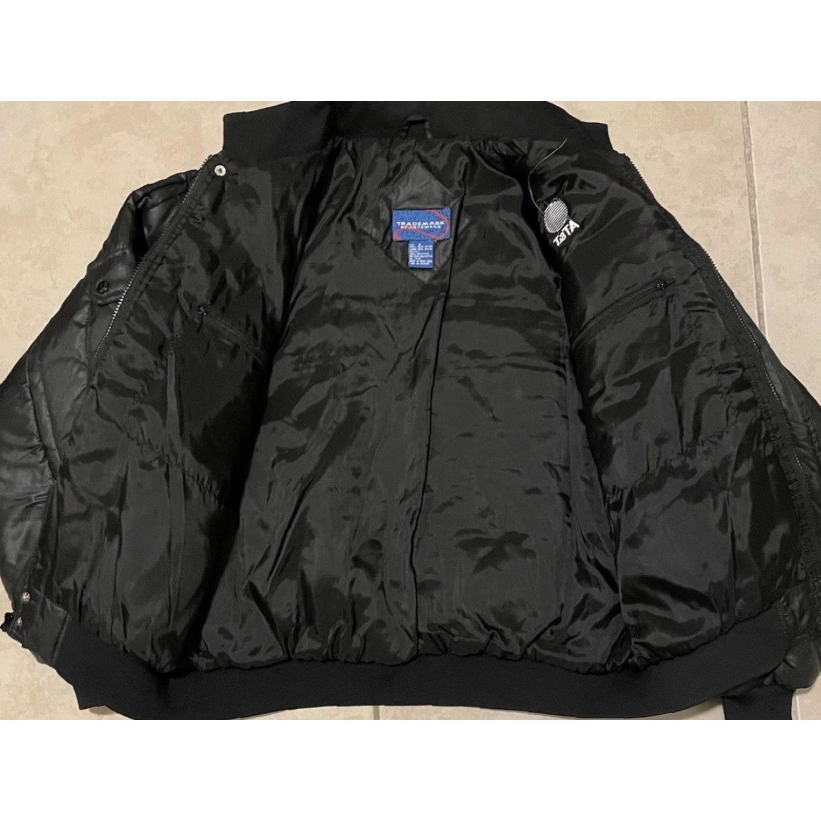 Apple VINTAGE AT&T Puffer Jacket M Black Bomber Mens Jacket 90s Grunge Internet Telecommunications Computer Pooling? Size US M / EU 48-50 / 2 - 4 Thumbnail