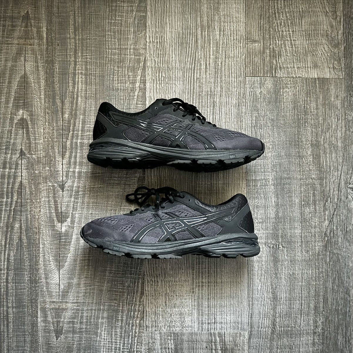 T7b1n asics store