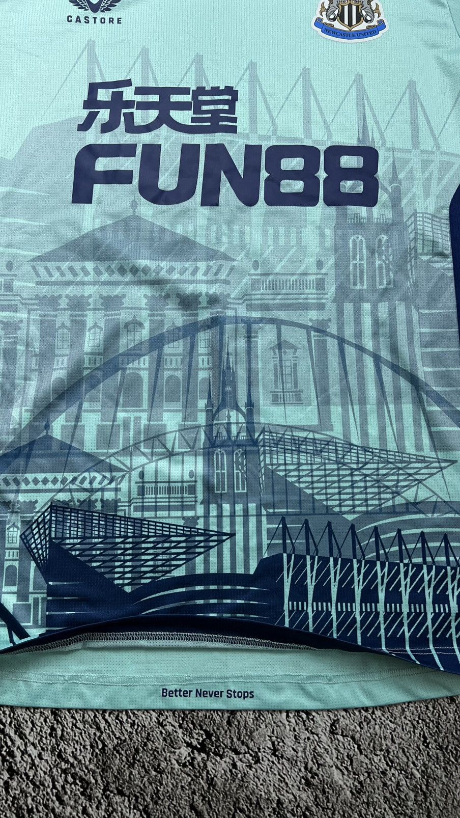 Castore 2022-2023 Newcastle United pre match castore jersey Size US XL / EU 56 / 4 - 4 Thumbnail