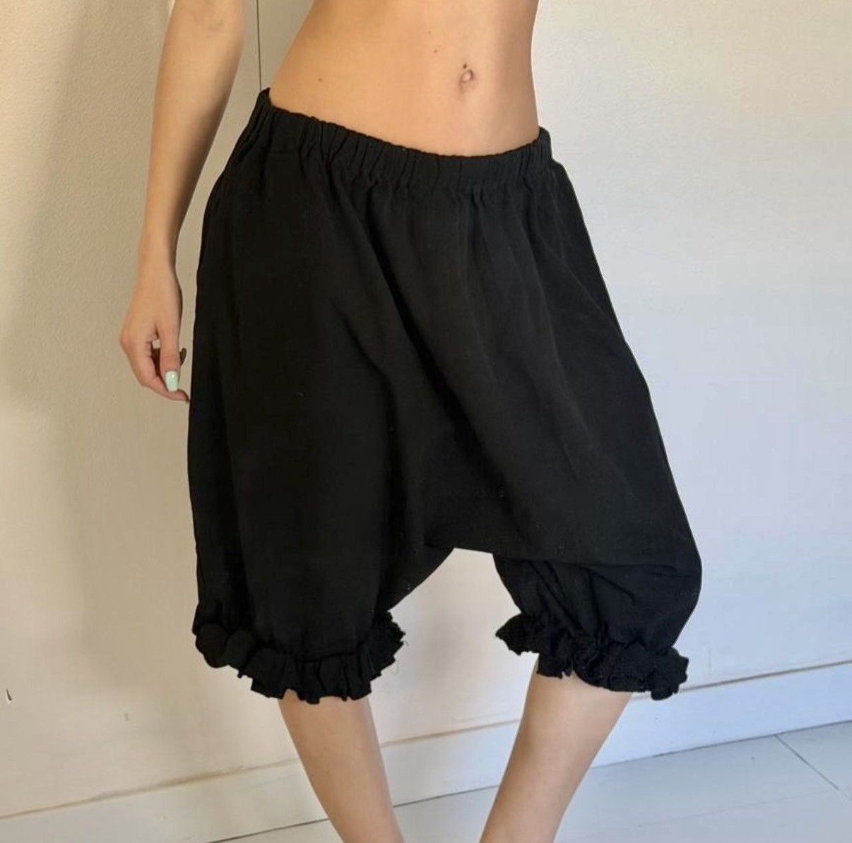 Comme des Garcons Archive Comme des Garcons AW11 Balloon Dropped Crotch Shorts Size US 34 / EU 50 - 1 Thumbnail
