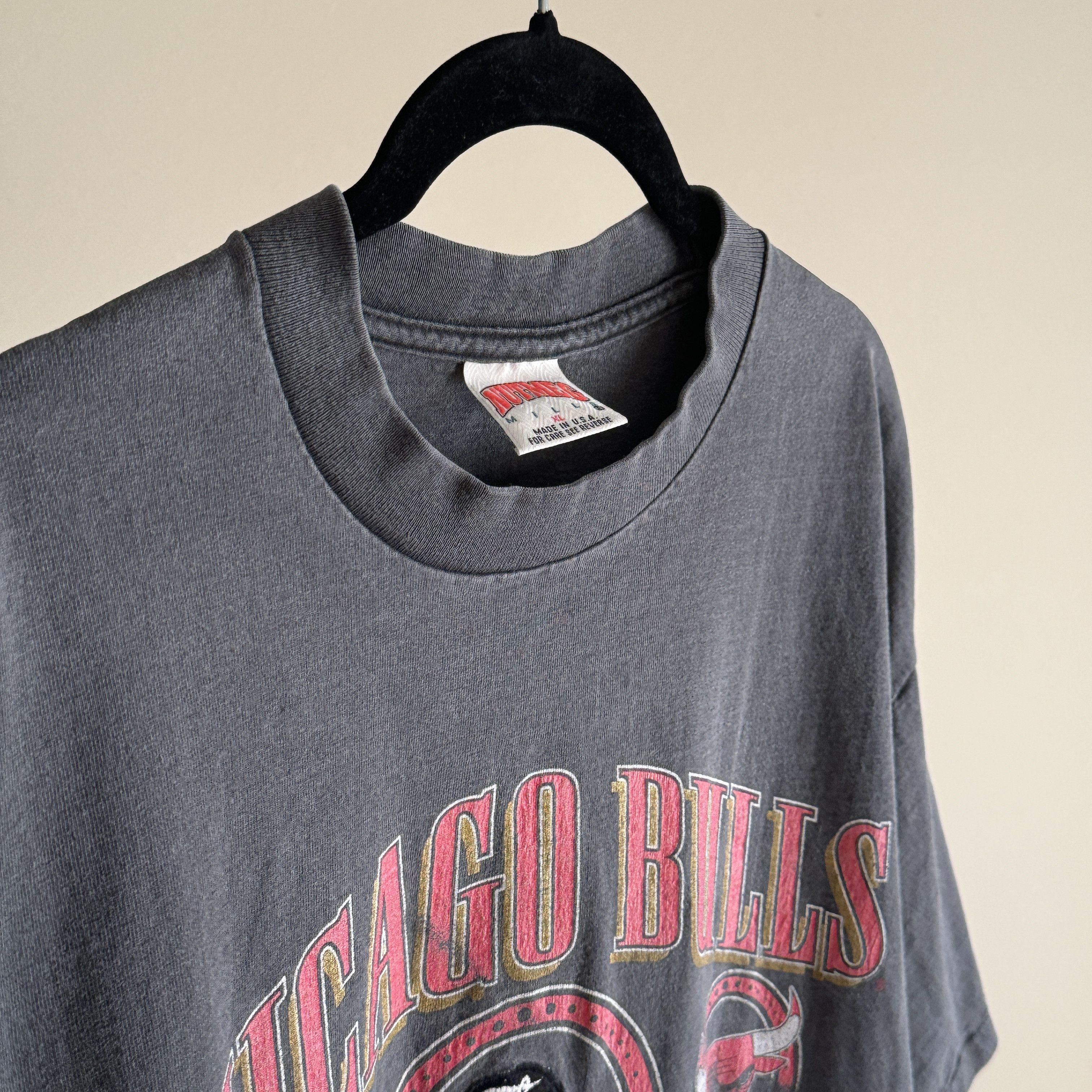 NBA Vintage Chicago Bulls T-shirt NBA 1992 World Champ Tee XL Size US XL / EU 56 / 4 - 6 Thumbnail
