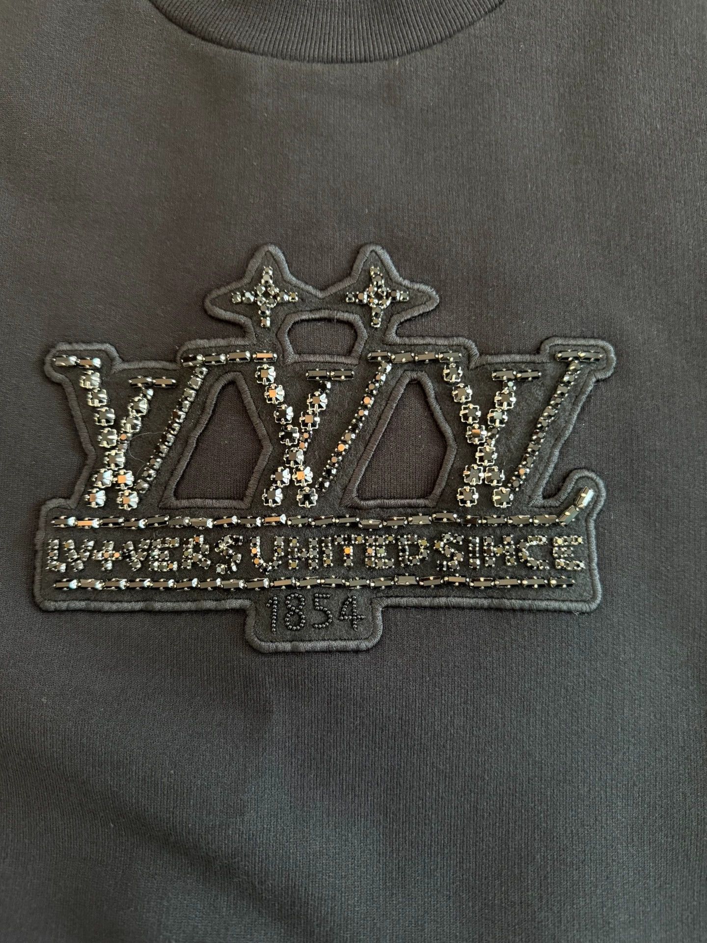 Louis Vuitton LV M Sweatshirt Big Crystal Logo Worn Twice, Stylish, Casual Size US M / EU 48-50 / 2 - 5 Thumbnail