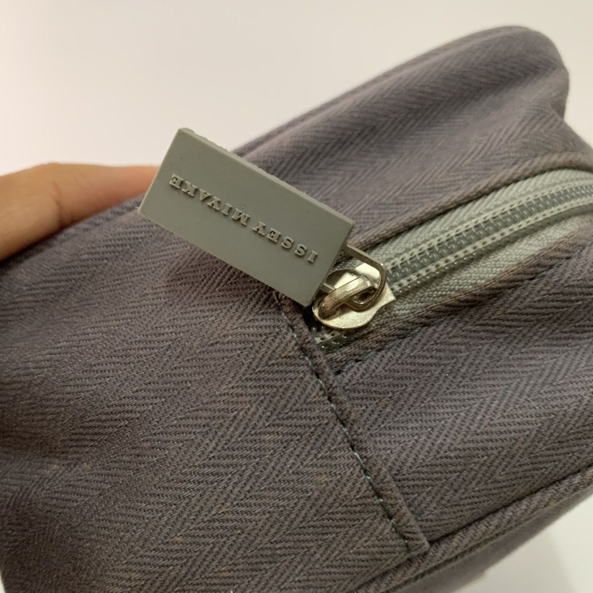Issey Miyake Issey Miyake Clutch Makeup Bag Size ONE SIZE - 8 Thumbnail