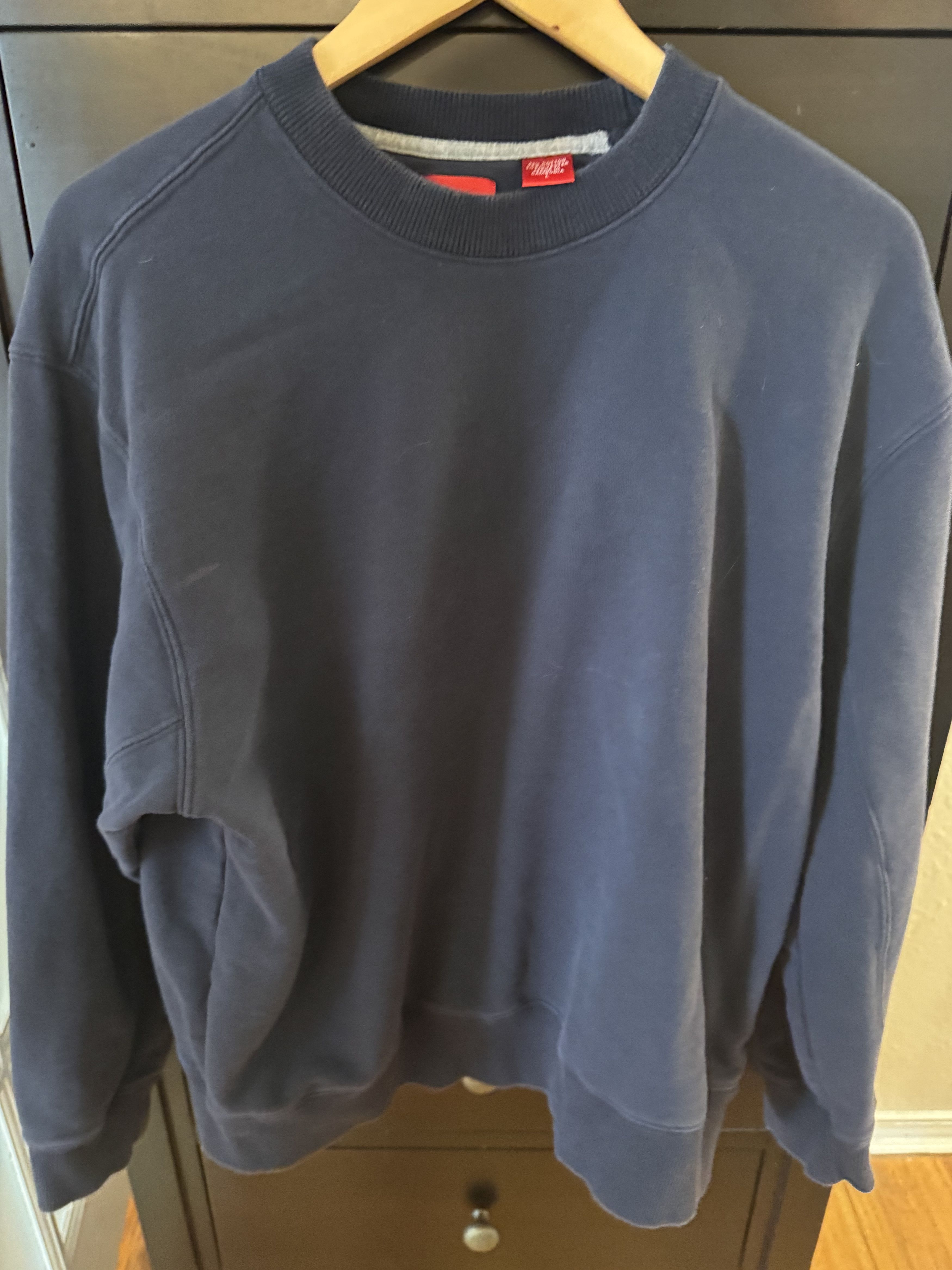 Izod Izod Black Sweatshirt. US L. Gently Used. Size US L / EU 52-54 / 3 - 1 Thumbnail