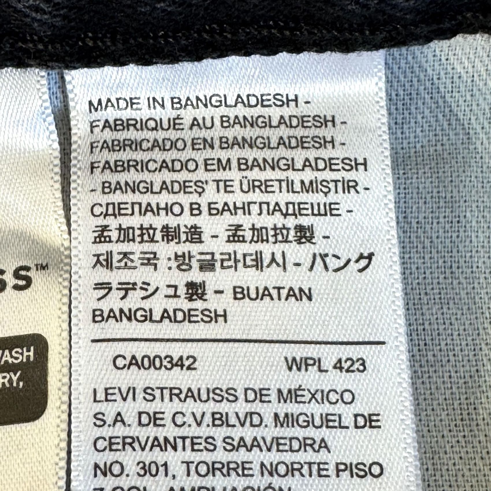 Levi's Levis 469 Shorts Mens 44 Black Denim Relaxed Fit Bermuda Casual 5-Pocket Button Zipper 100% Cotton Jeans Size US 44 / EU 60 - 4 Thumbnail