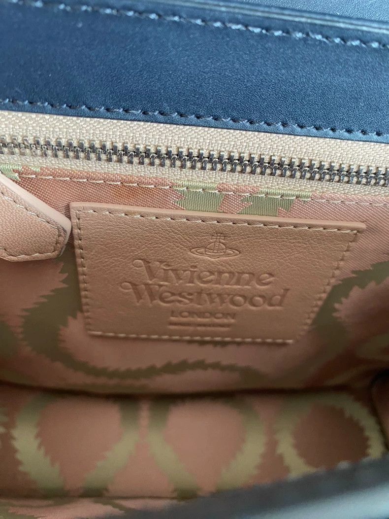 Vivienne Westwood Vivienne Westwood size os Saturn belt buckle handbag Size ONE SIZE - 9 Thumbnail