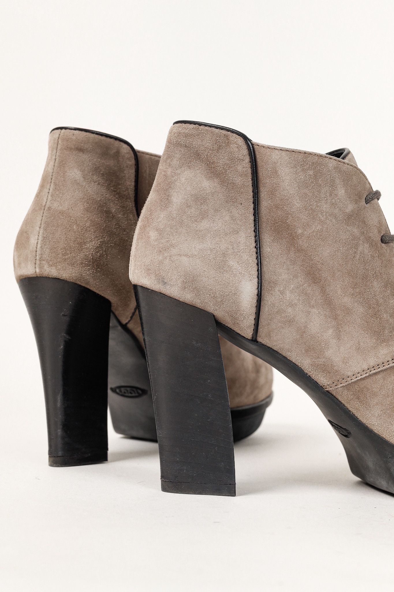 Tod's Tod's Taupe Suede Rubber Sole Platform Heel Bootie Size US 9 / IT 39 - 9 Thumbnail