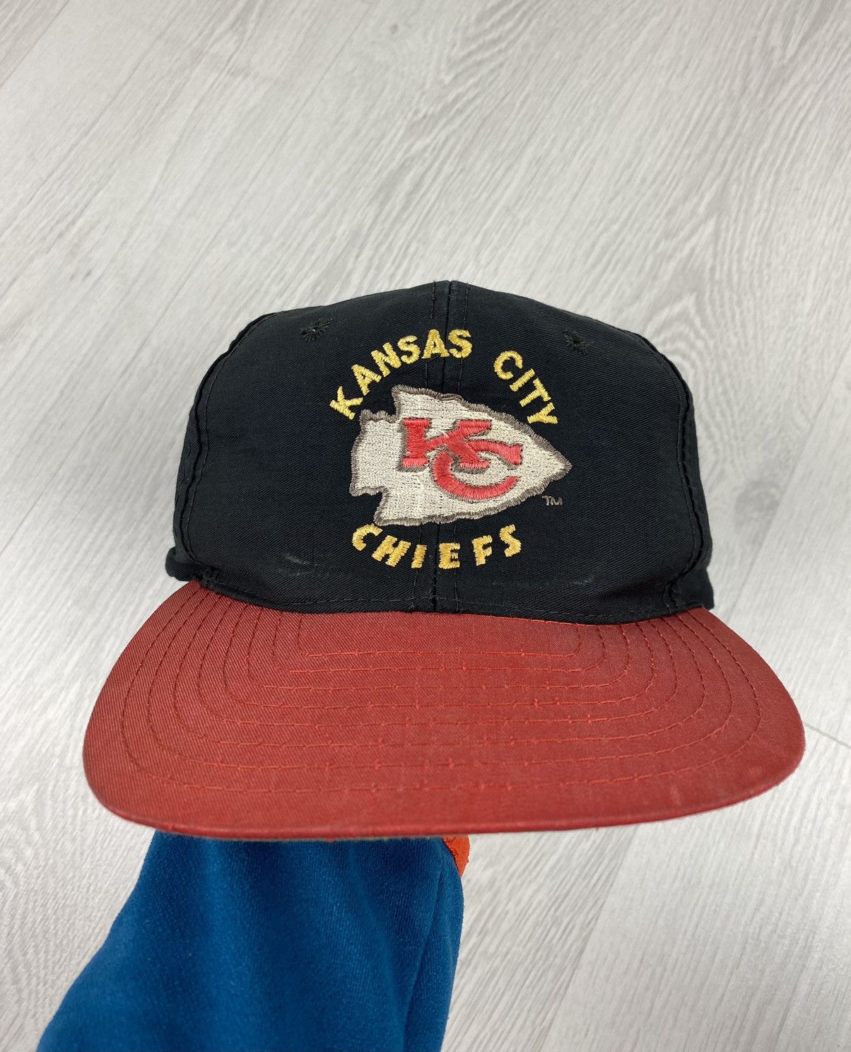 NFL Vintage Kansas City Chiefs Cap Hat 90s Lakers Bills Raiders Size ONE SIZE - 1 Thumbnail