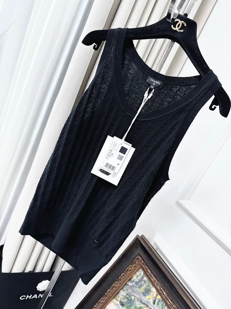 Chanel Chanel 21B love buckle black knitted sleeveless Size XS / US 0-2 / IT 36-38 - 1 Thumbnail