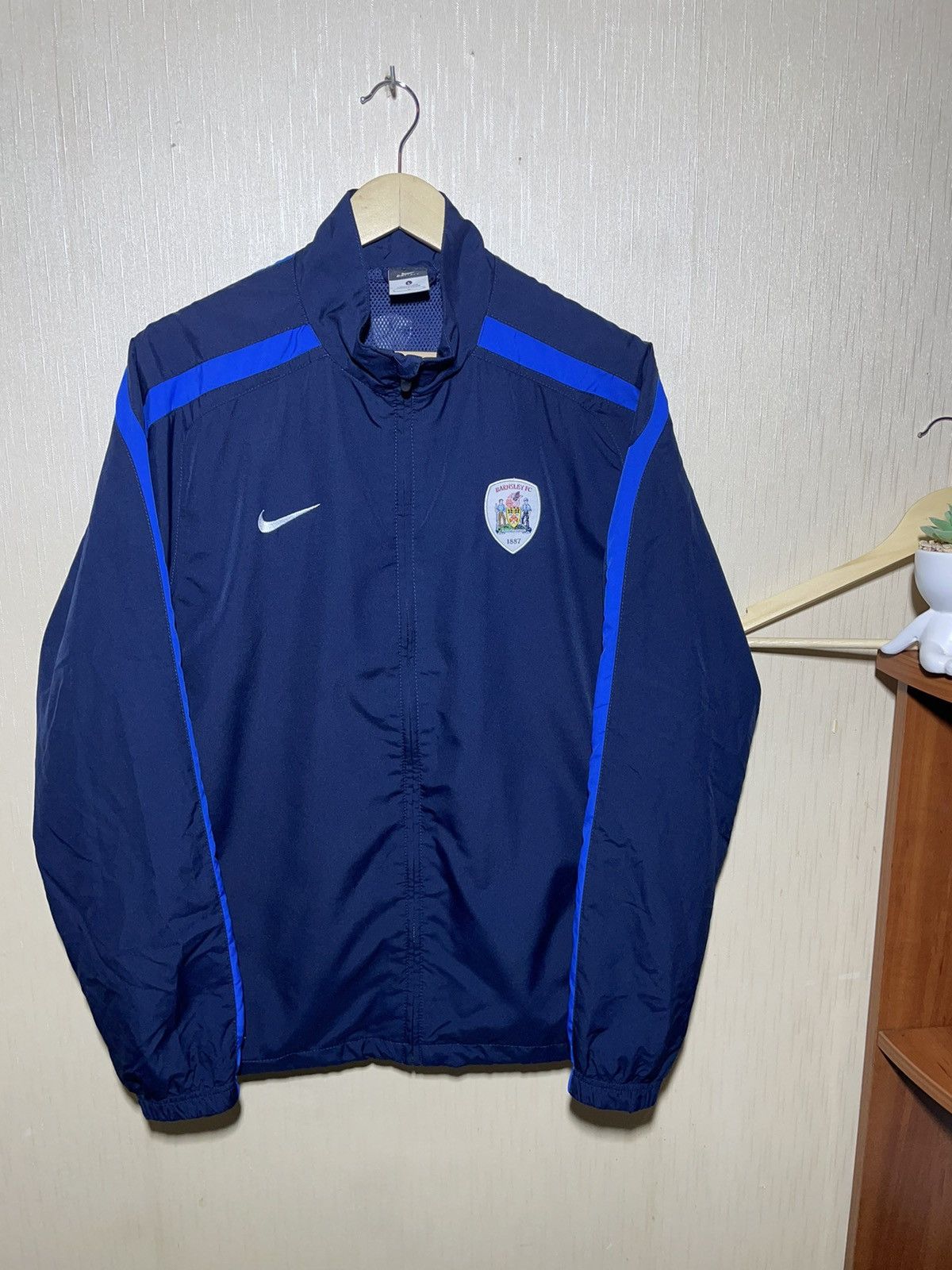 Nike Barnsley light soccer jacket