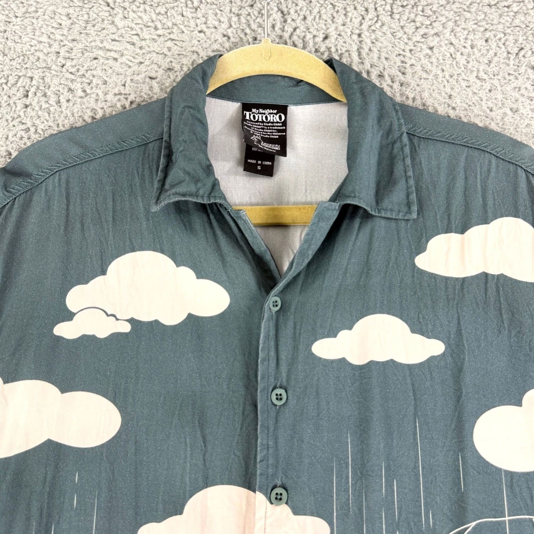 Vintage Her Universe Totoro Button-Up Shirt Mens Small Teal Rayon Anime Casual Short Sleeve Shirt Size US S / EU 44-46 / 1 - 2 Thumbnail