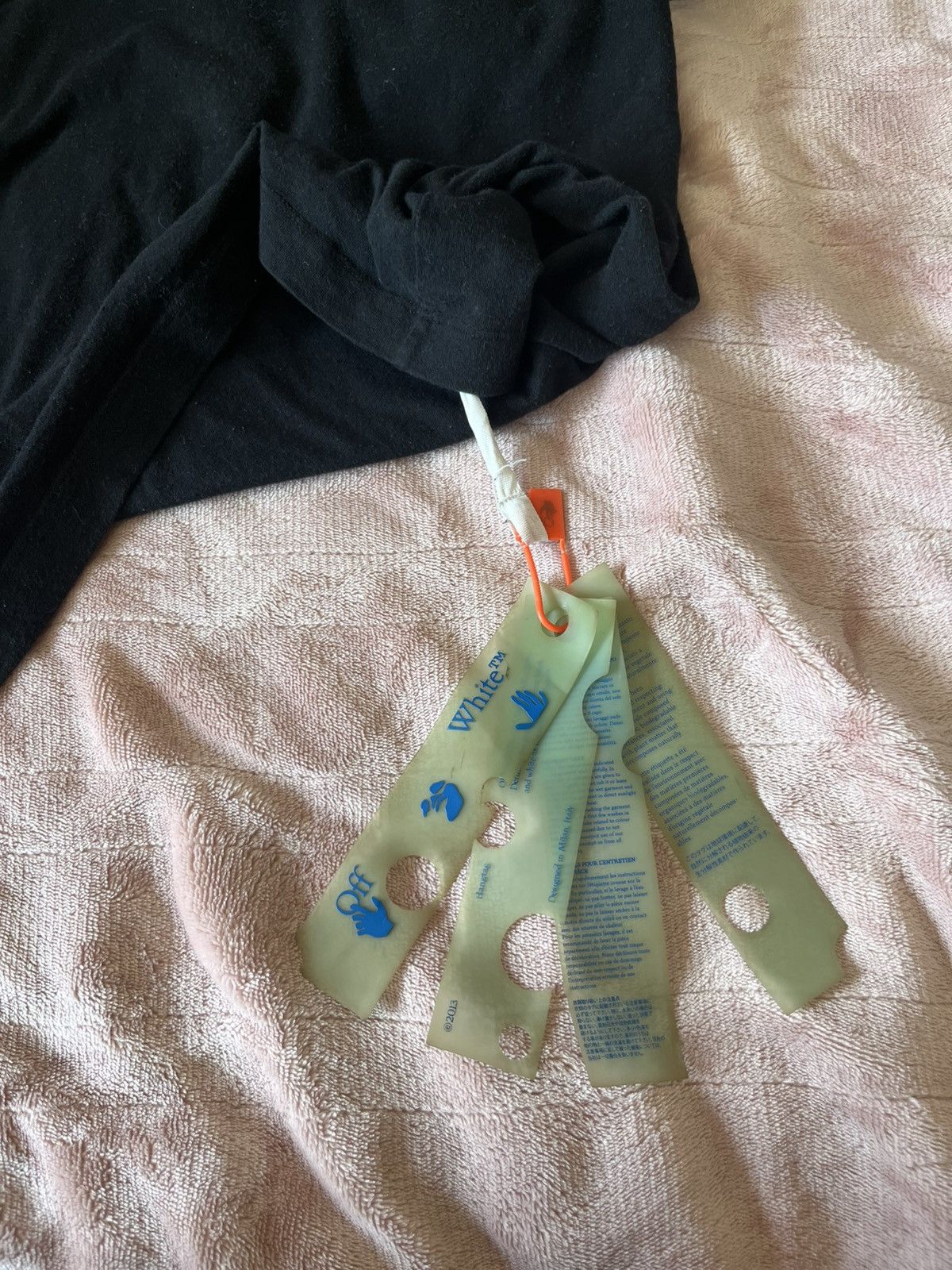 Off-White Off-White Apple Over Tee ‘Black/Red’ Size US S / EU 44-46 / 1 - 3 Thumbnail