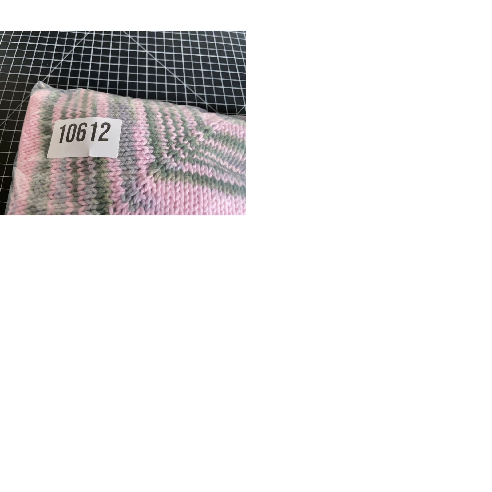 Vintage VINTAGE Handknit Sweater Women's Large Marled Pink Green Chunky Knit Mock Neck Cottage Pullover Casual 90s Hipster Retro Women L Pink Handwash Only Size L / US 10 / IT 46 - 9 Thumbnail