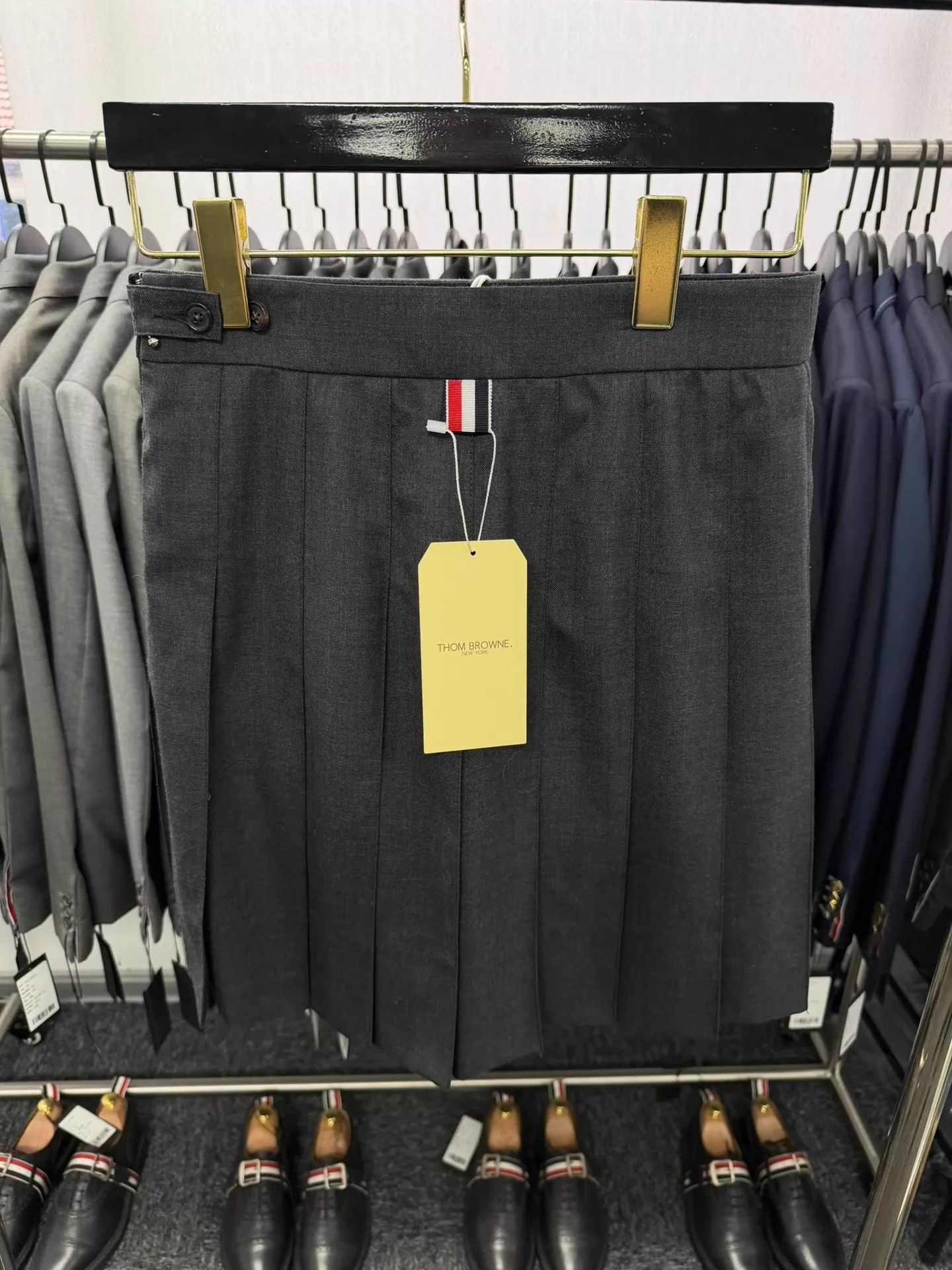 Thom Browne Thom Browne Women's Classic Charcoal Gray Pleated Skirt Size 26" / US 2 / IT 38 - 2 Thumbnail