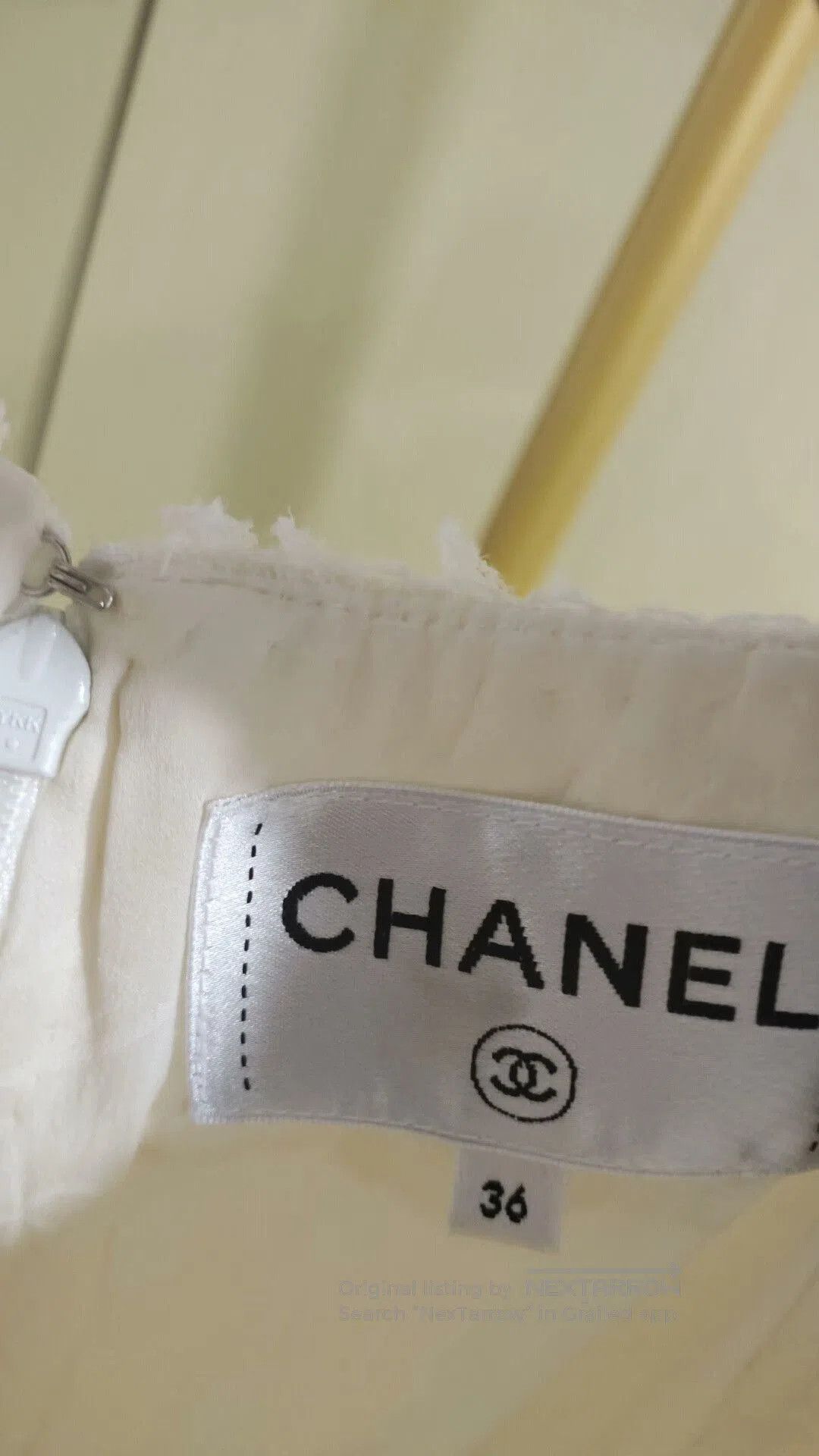 Chanel Chanel White Tweed Dress with Red Buttons. Size S / US 4 / IT 40 - 6 Thumbnail