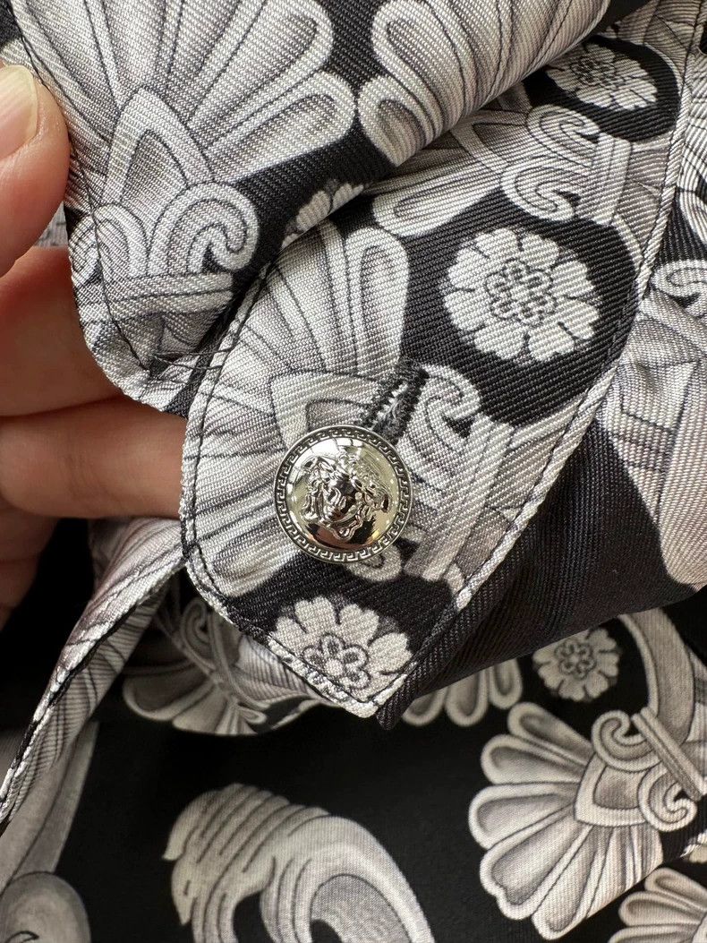 Versace Versace Silk shirt Size US M / EU 48-50 / 2 - 5 Thumbnail