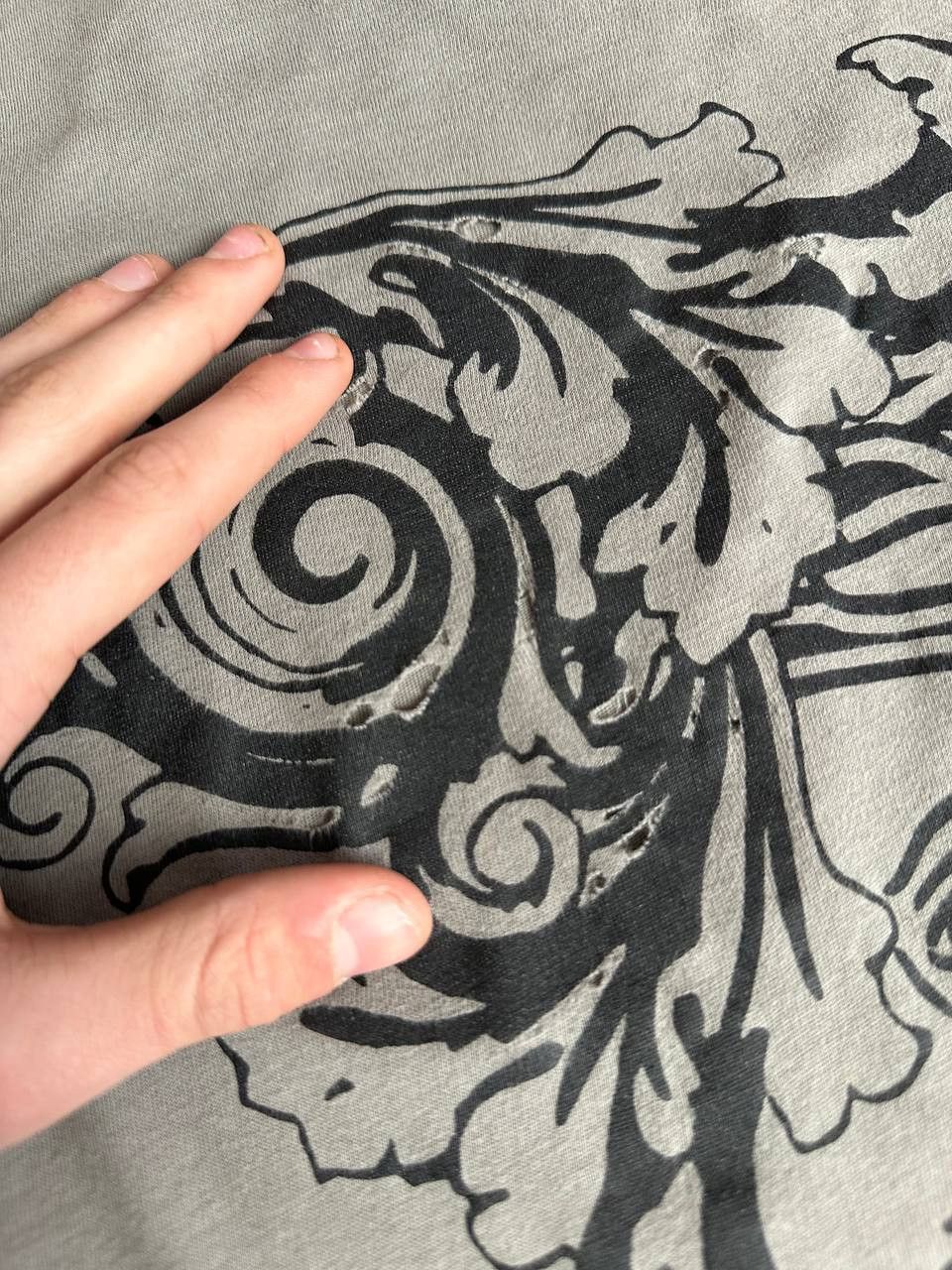Versace Versace Gray Logo T-Shirt Distressed Size US M / EU 48-50 / 2 - 11 Thumbnail