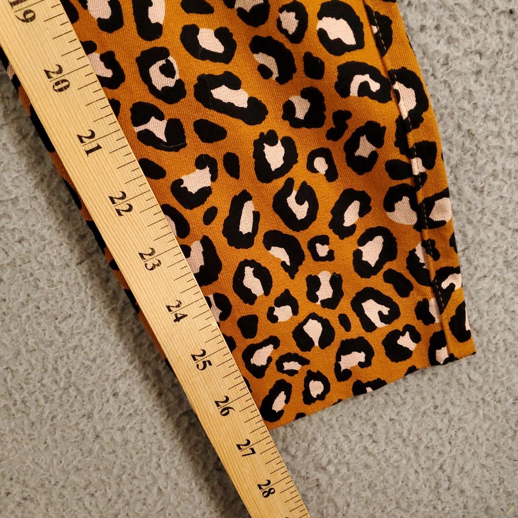 Old Navy Old Navy Leopard Print Pixie Pants Womens 4 Ankle Cheetah Stretchy 30x27 Size 27" / US 4 / IT 40 - 6 Thumbnail