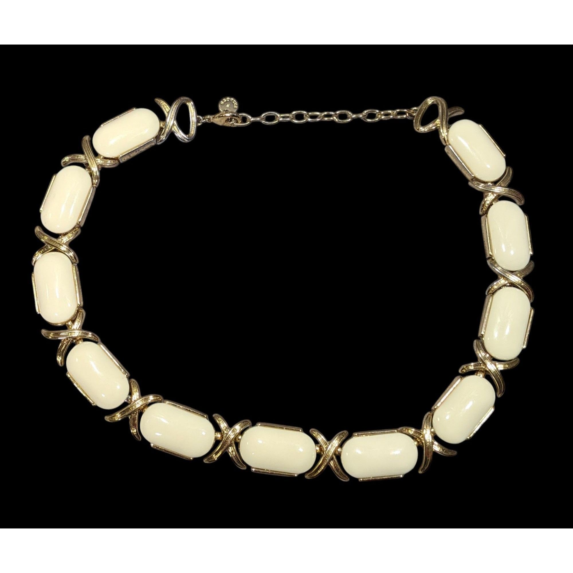 Talbots Talbots Preppy Elegant Cream And Gold Tone Statement Necklac Size ONE SIZE - 1 Thumbnail
