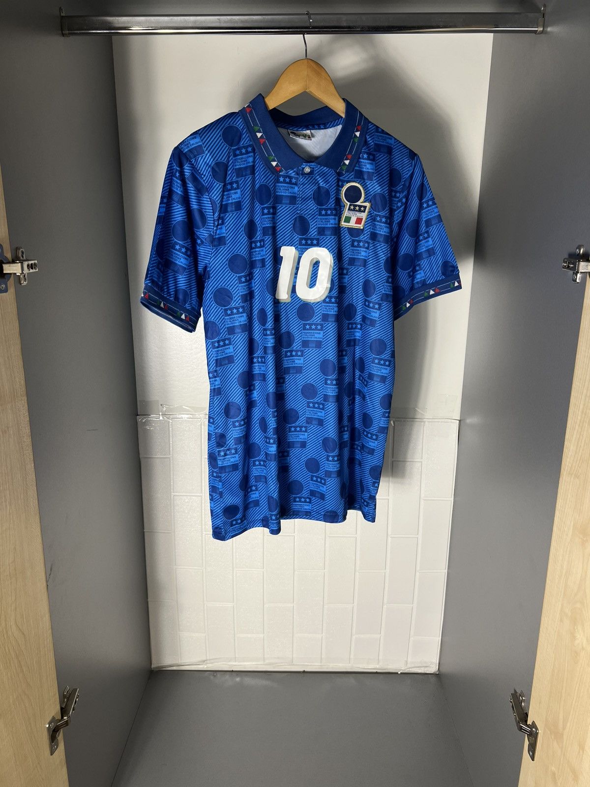 Vintage VERY RARE DIADORA ITALY RETRO SOCCER JERSEY BLOKE Y2K 90s Size US L / EU 52-54 / 3 - 4 Thumbnail