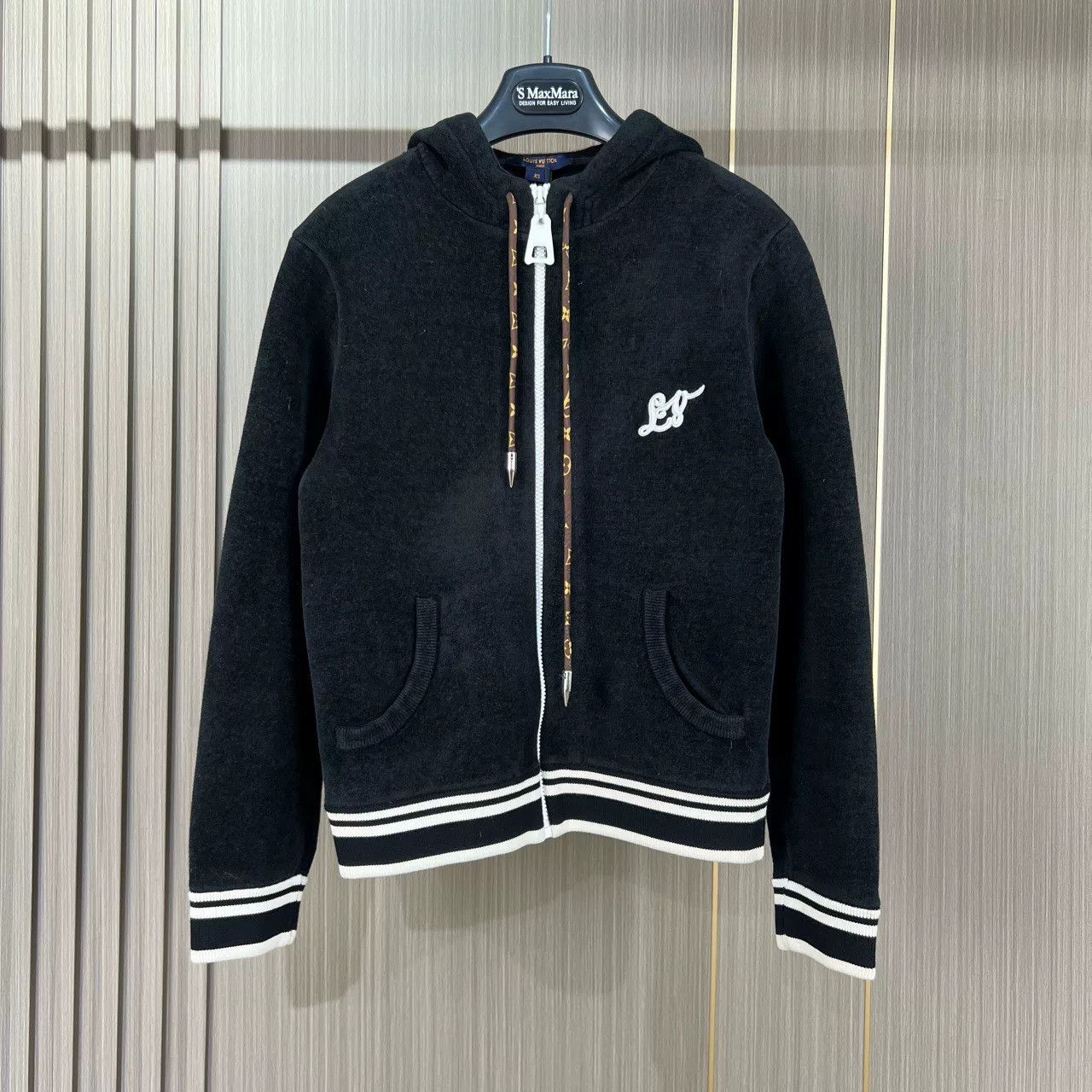 Louis Vuitton louis vuitton velvet embroidered zip hoodie Size XS / US 0-2 / IT 36-38 - 1 Thumbnail