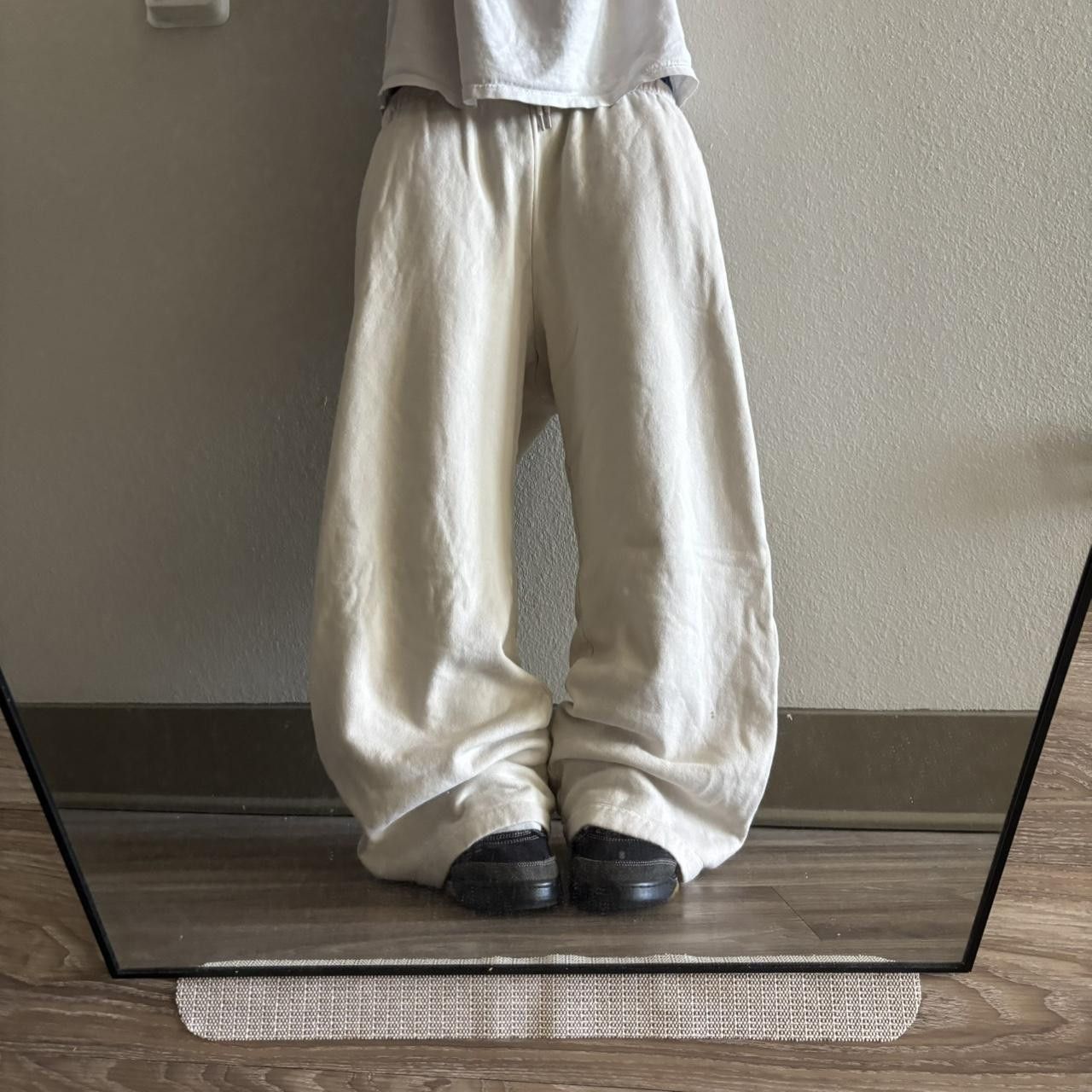 Japanese Brand Crazy Vintage Y2K/2000s Baggy Cream Streetwear Skater Wide Leg Sweatpants! Size L Size US 32 / EU 48 - 1 Thumbnail
