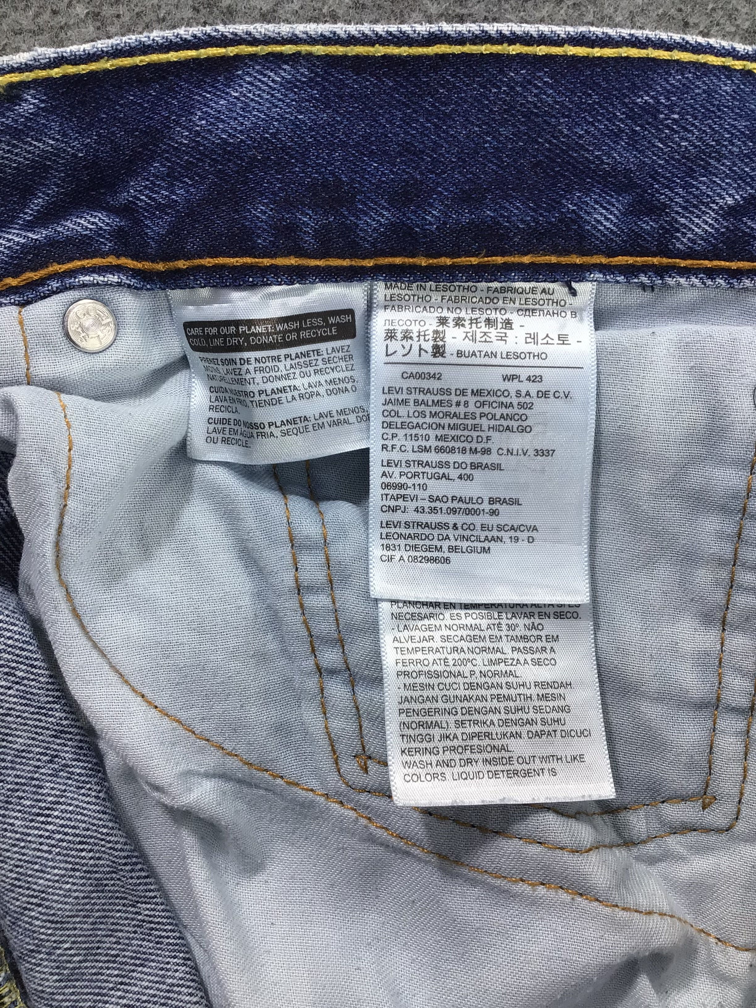 Levi's Vintage Levis 505 Jeans Blue Wash Denim KJ298 Size US 34 / EU 50 - 11 Thumbnail