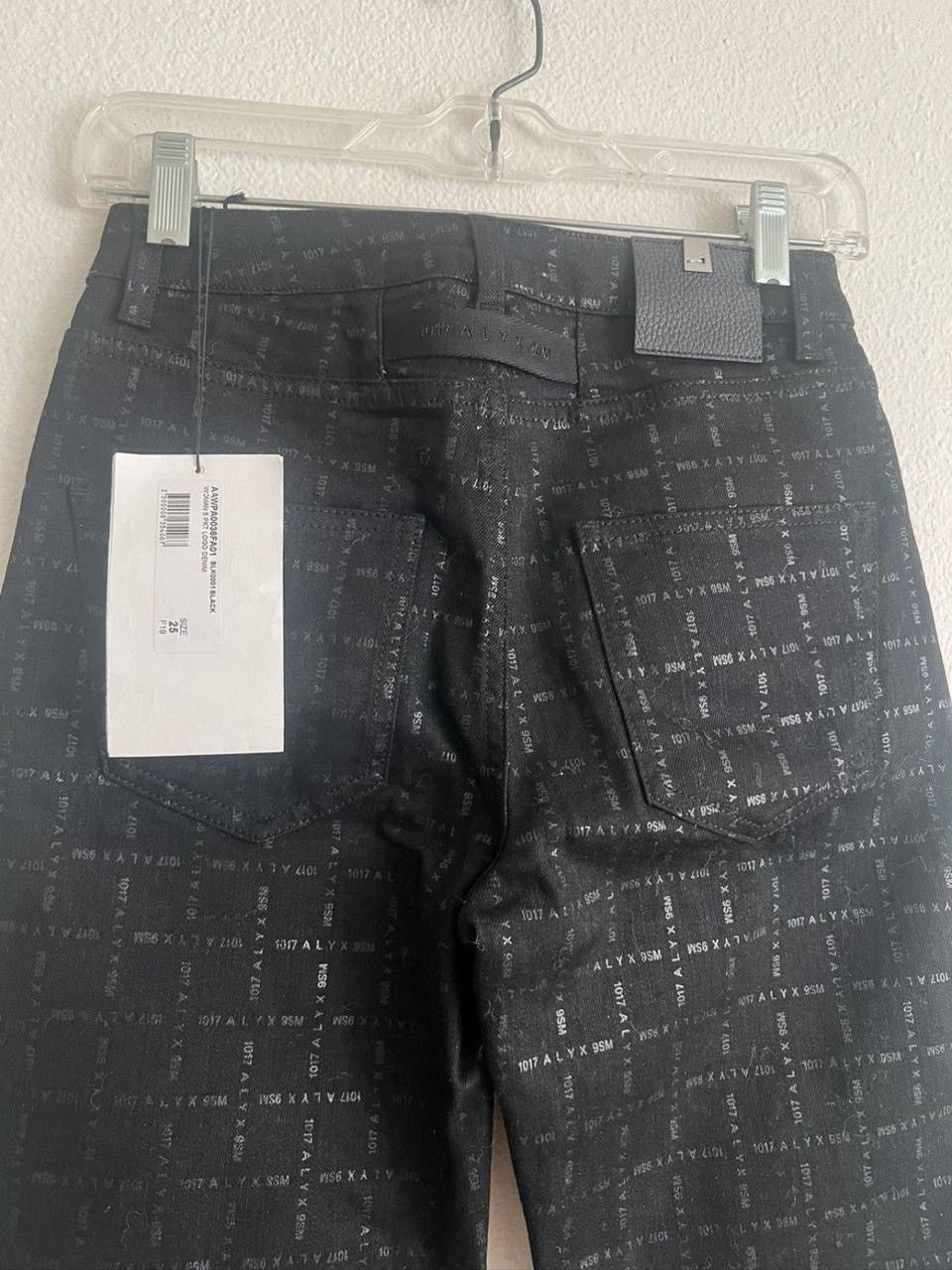 1017 ALYX 9SM 1017 ALYX 9SM black logo denim jeans Size 25" / US 0 / IT 36 - 3 Thumbnail