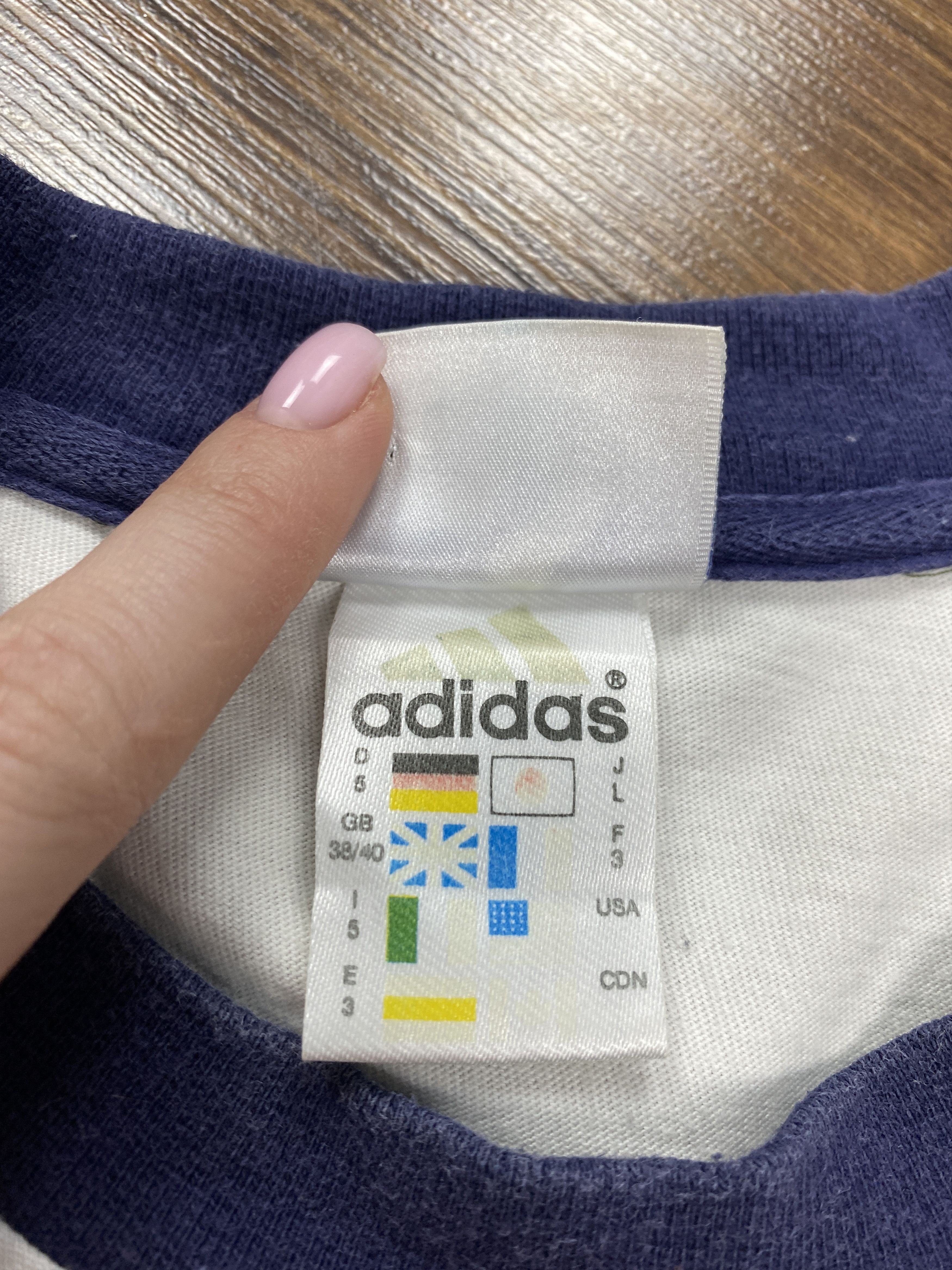 Adidas Adidas vintage small logo t-shirt Size US M / EU 48-50 / 2 - 5 Thumbnail