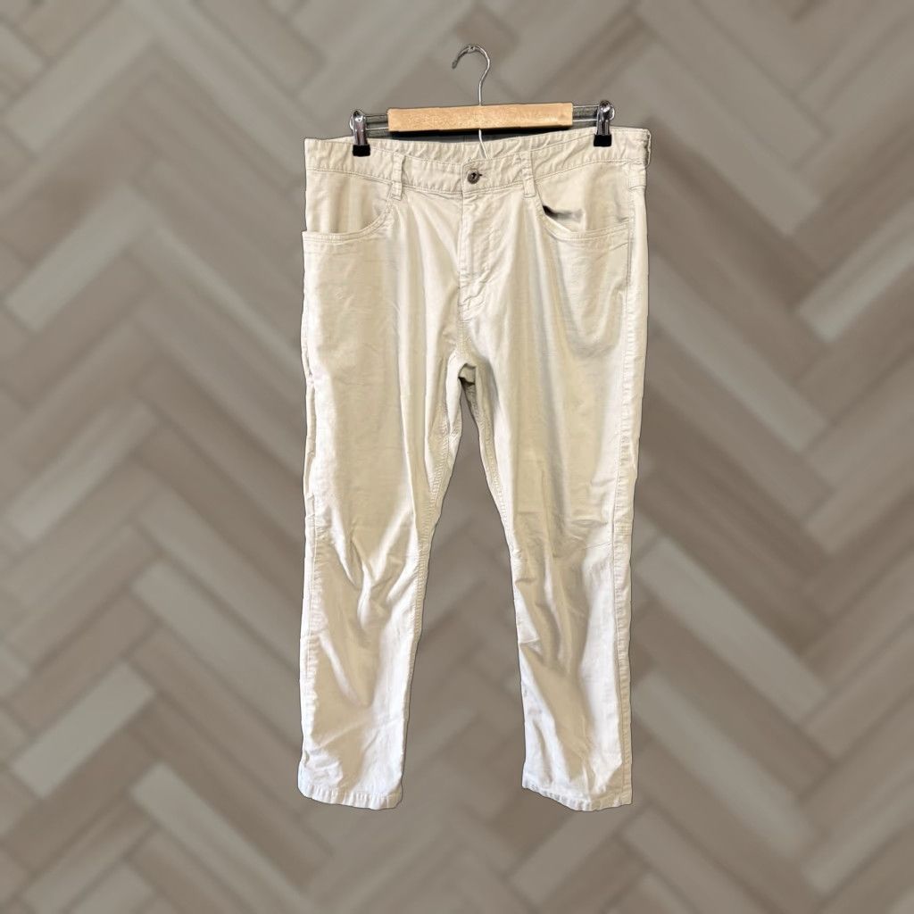 The North Face The North Face Mens Chino Pants Regular 36 Beige Khaki Size 36 Inseam 30 in Mens Pants Chino Beige 90s? Size US 36 / EU 52 - 1 Thumbnail