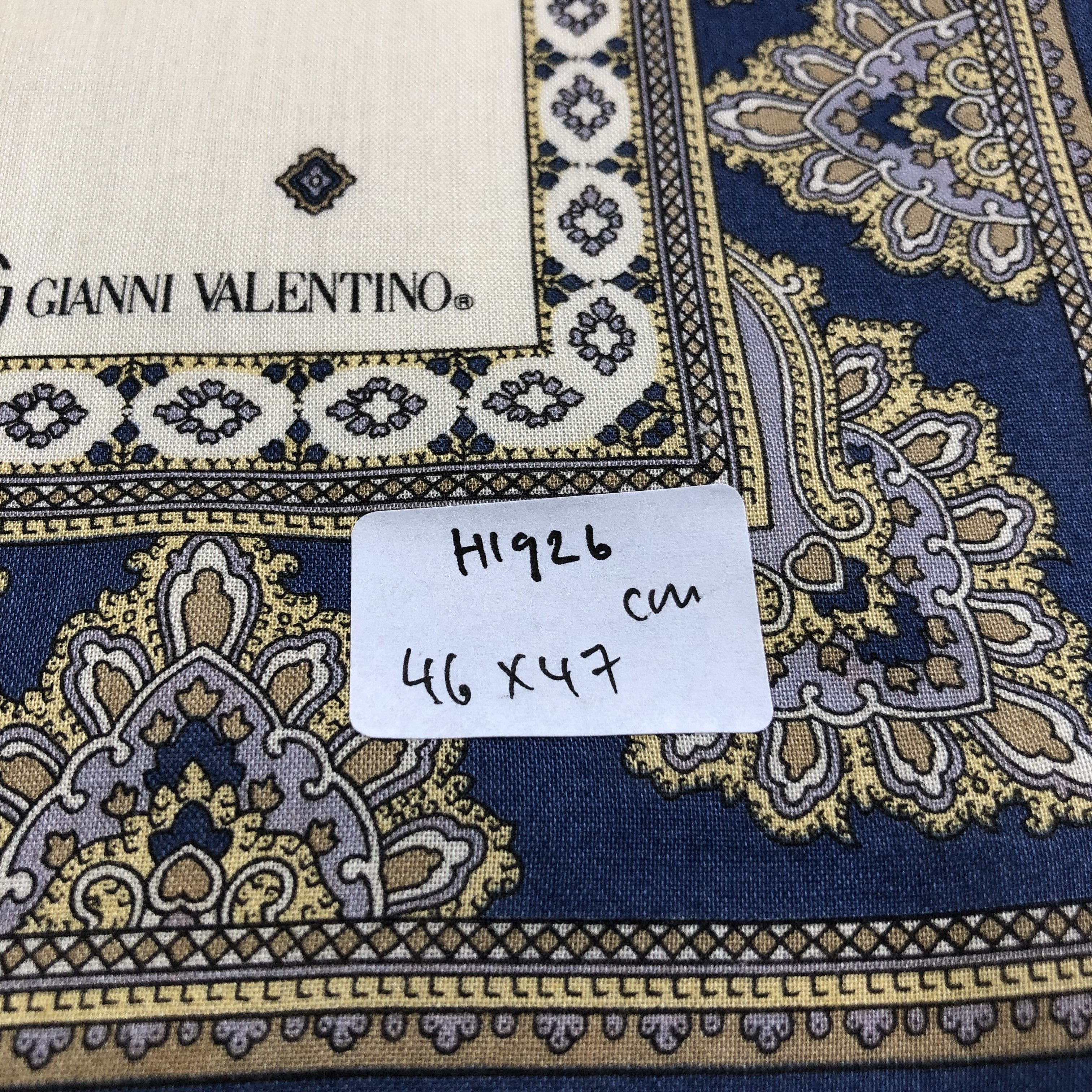 Vintage Gianni Valentino Handkerchief Neckerchief Bandana H1926 Size ONE SIZE - 6 Thumbnail