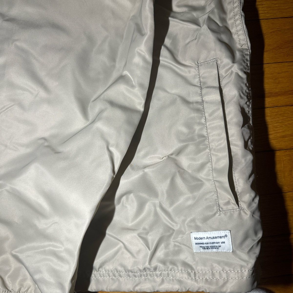 Other Tan and cream lightweight windbreaker jacket Size US L / EU 52-54 / 3 - 3 Thumbnail