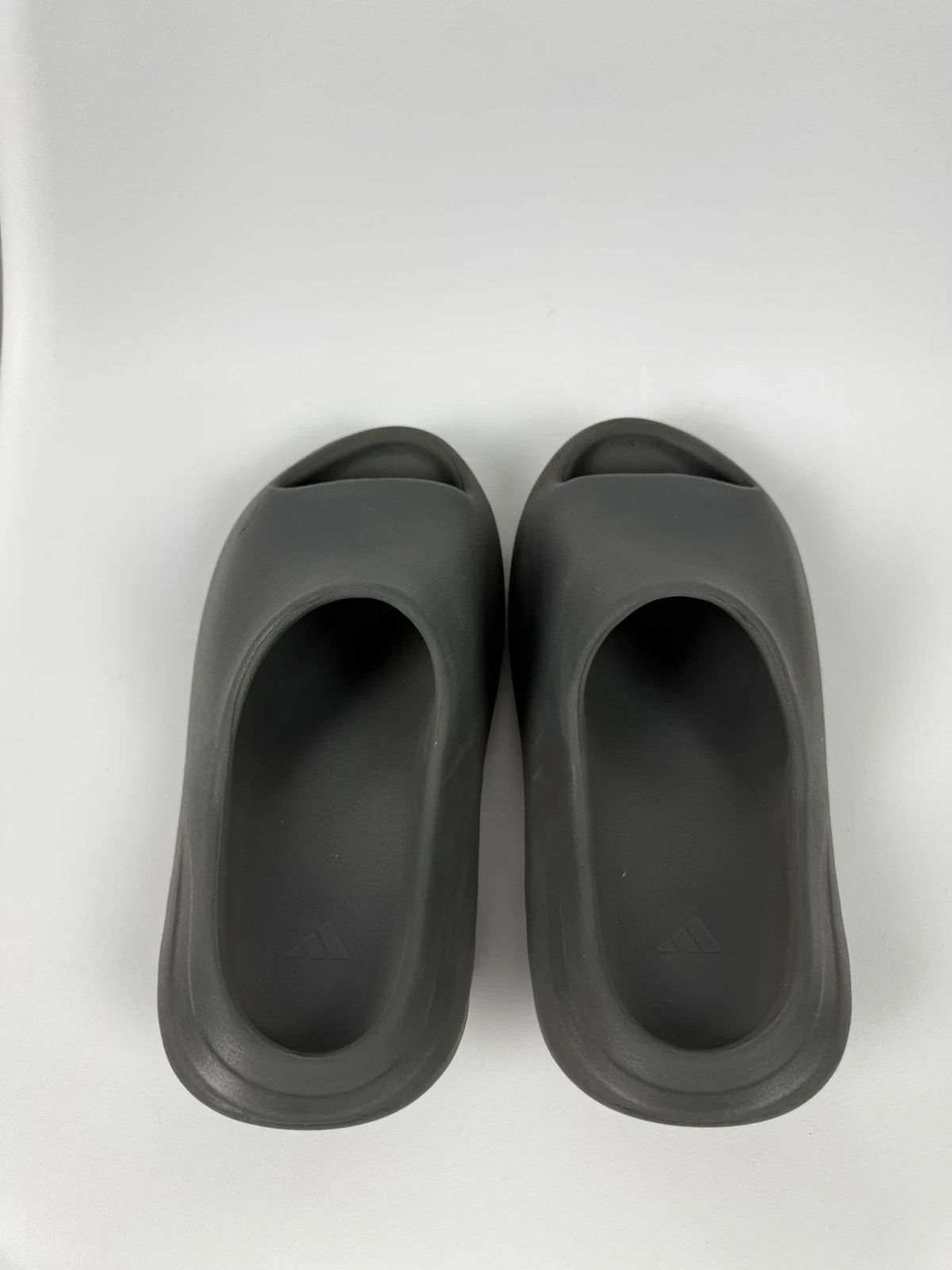 Yeezy Yeezy Rubber Slides size 38 Size US 10 / IT 40 - 3 Thumbnail