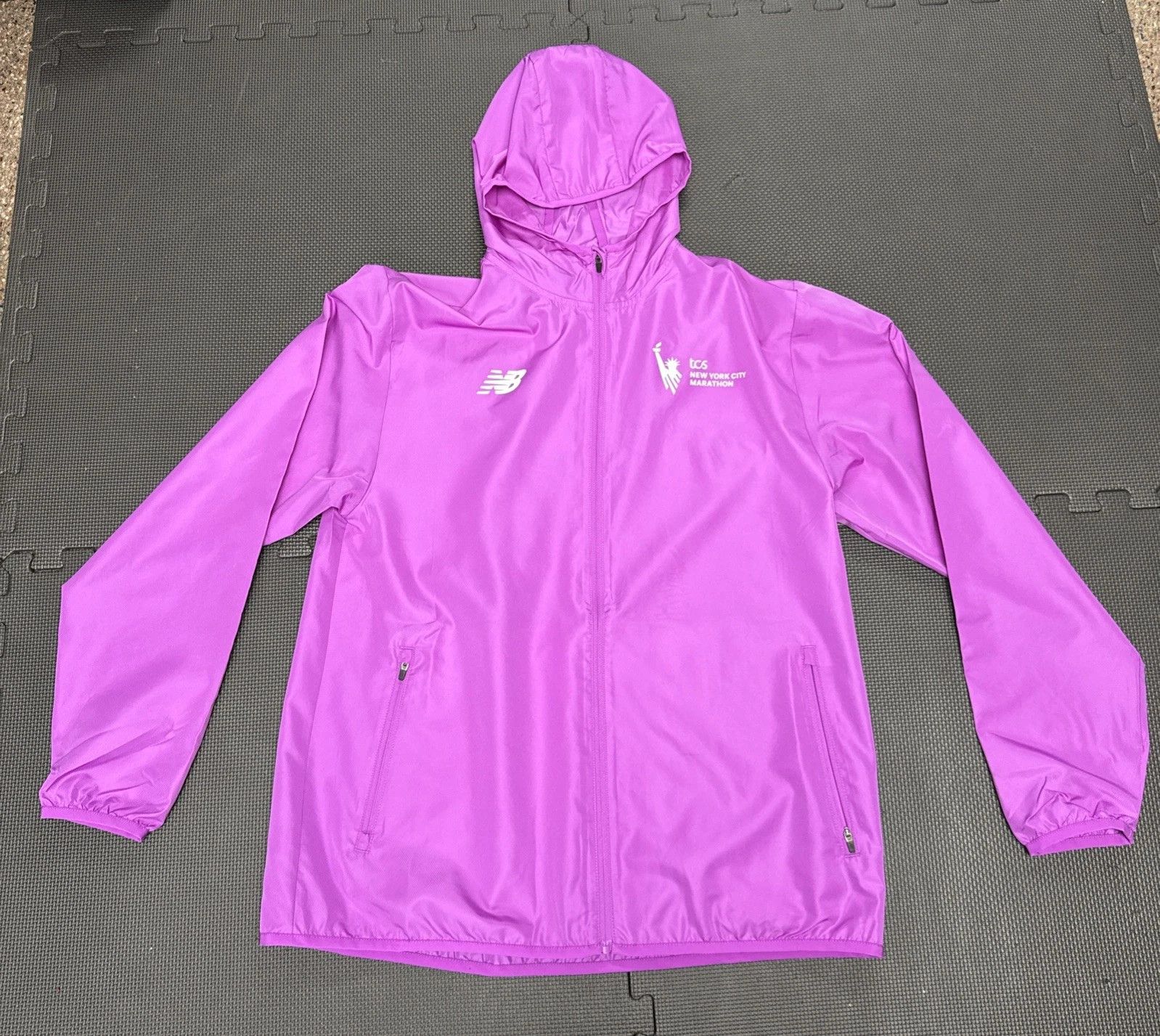 Only NY NYC New York 2025 New Balance MARATHON Volunteer Jacket Size US M / EU 48-50 / 2 - 2 Thumbnail