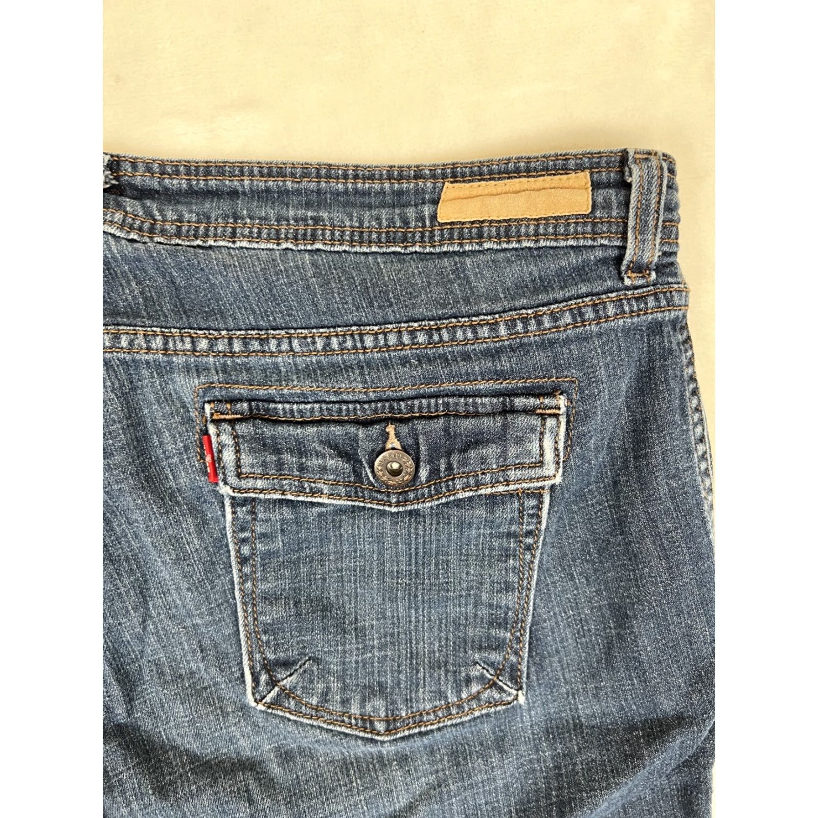 Levi's Levi’s Bermuda Short Stretch Denim Women’s 16 Mid-Rise 5-Pocket Blue Summer Casual Regular Women’s Size 38" / US 16 / IT 52 - 7 Thumbnail