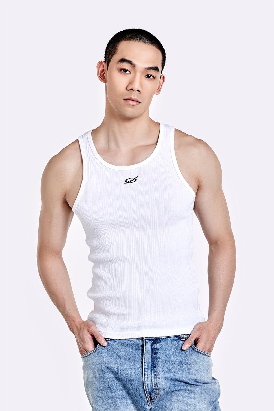 If Six Was Nine 51 PERCENT IRREGULAR EMBROIDERY LOGO SLEEVELESS WHT Size US XL / EU 56 / 4 - 8 Thumbnail