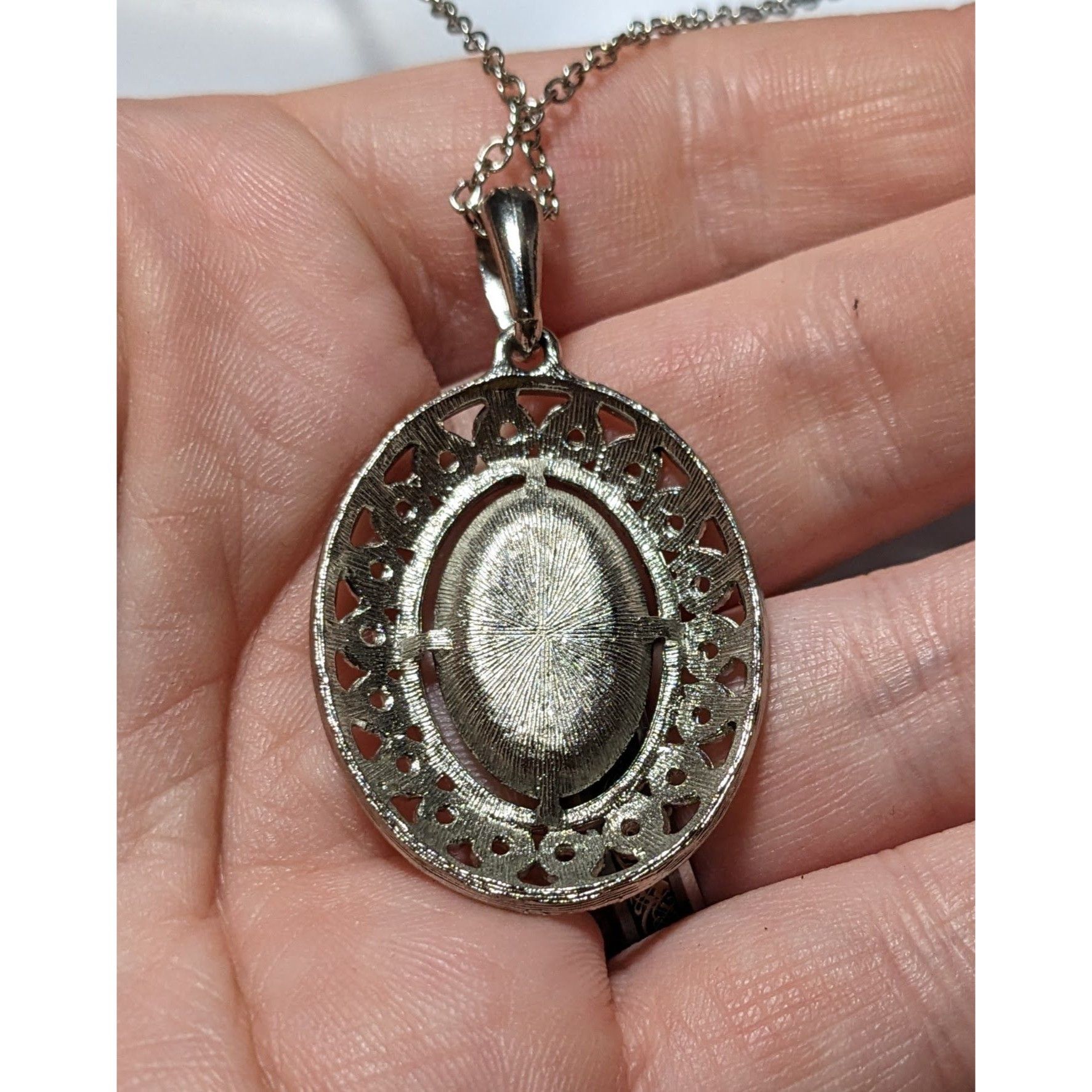 Other Engraved Retro Silver Oval Pendant Necklace Size ONE SIZE - 6 Thumbnail