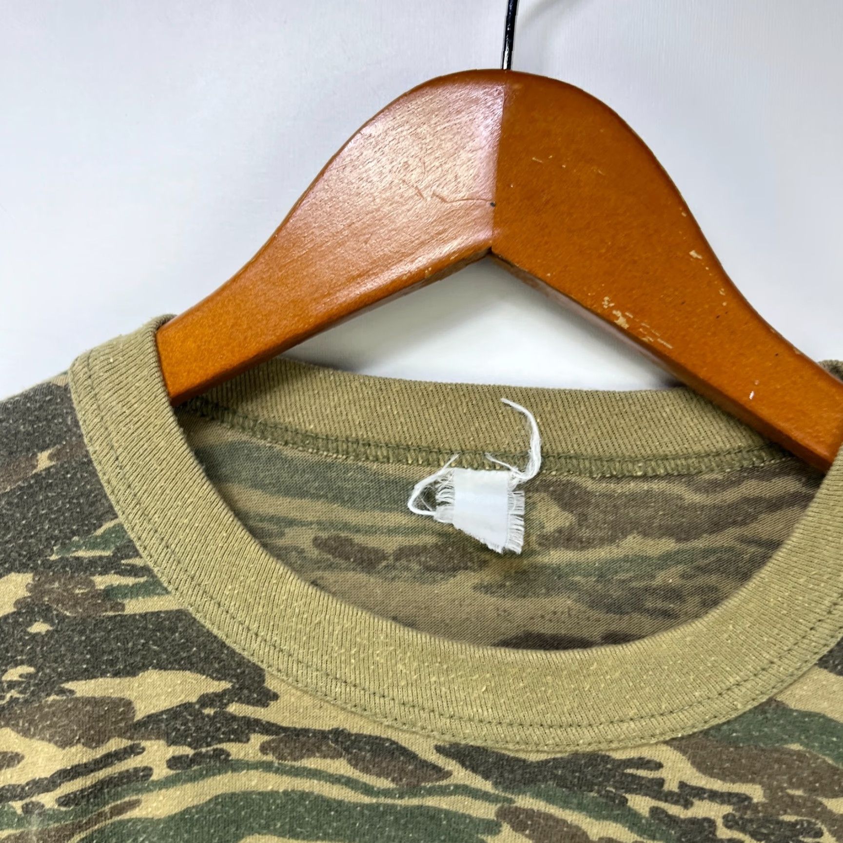 Vintage VINTAGE 90s Desert Camo T-Shirt XL Mens Camouflage Cotton Short Sleeve Crew Neck Green 90s Nature All Seasons Pockets Vintage Size US XL / EU 56 / 4 - 4 Thumbnail
