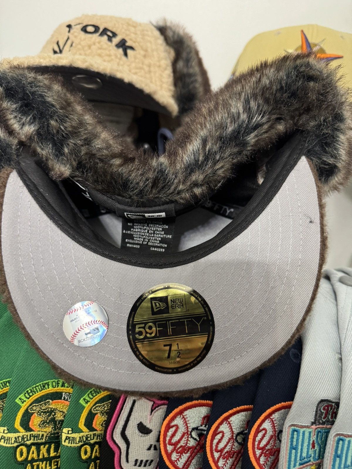 Hat Club × MyFitteds × New Era NEW YORK YANKEES 2009 SHERPA DOG EAR NEW ERA FITTED CAP Size ONE SIZE - 4 Thumbnail