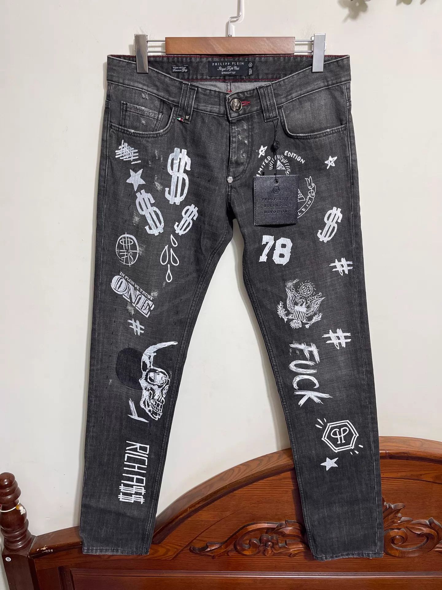 Philipp Plein Philipp Plein Graffiti Low-Rise Slim Jeans Charcoal 32 Size US 32 / EU 48 - 1 Thumbnail