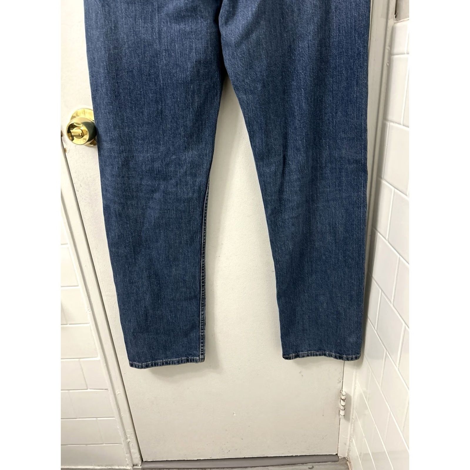 Levi's Levi's 505 Regular Fit Jeans Mens 34x31 Medium Wash Denim Straight Leg Blue Cotton Logo 5-Pocket Size US 34 / EU 50 - 3 Thumbnail
