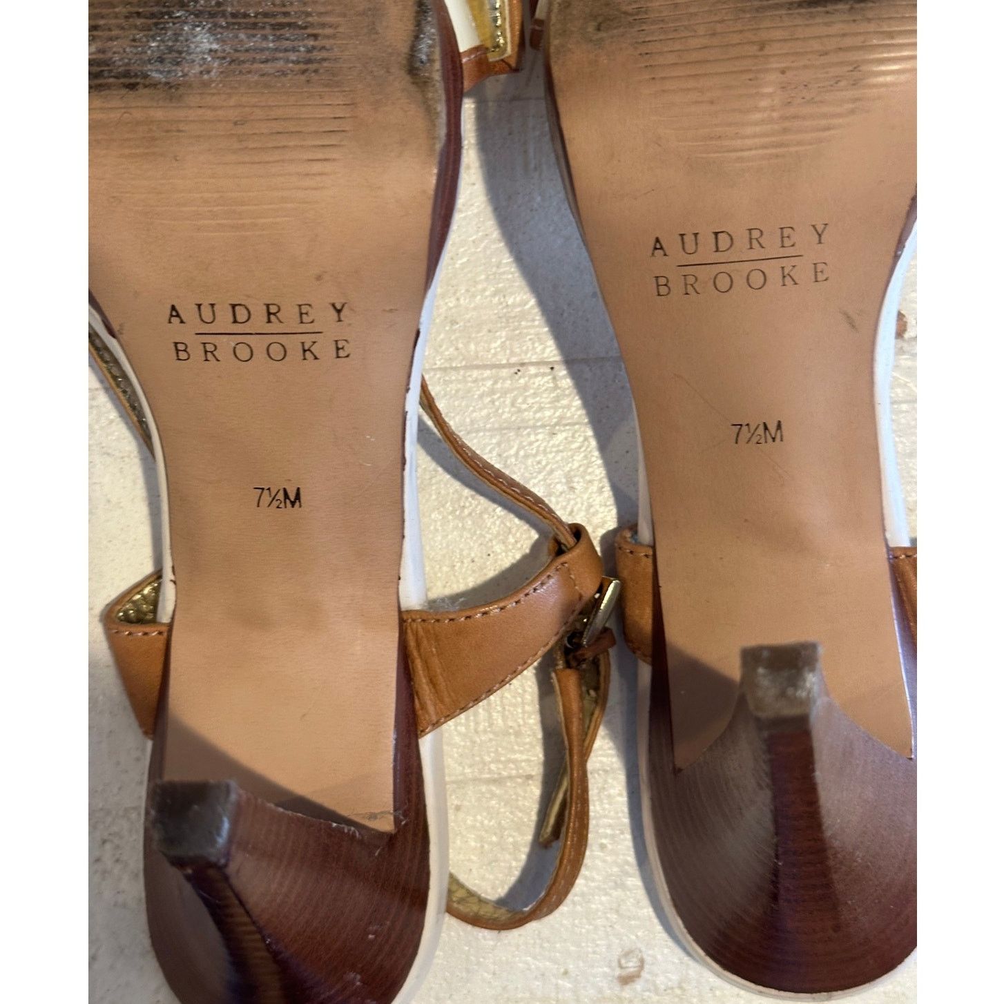 Other Audrey Brooke White Patent Leather Gold Slingback Heels 7.5 Size US 7.5 / IT 37.5 - 10 Thumbnail