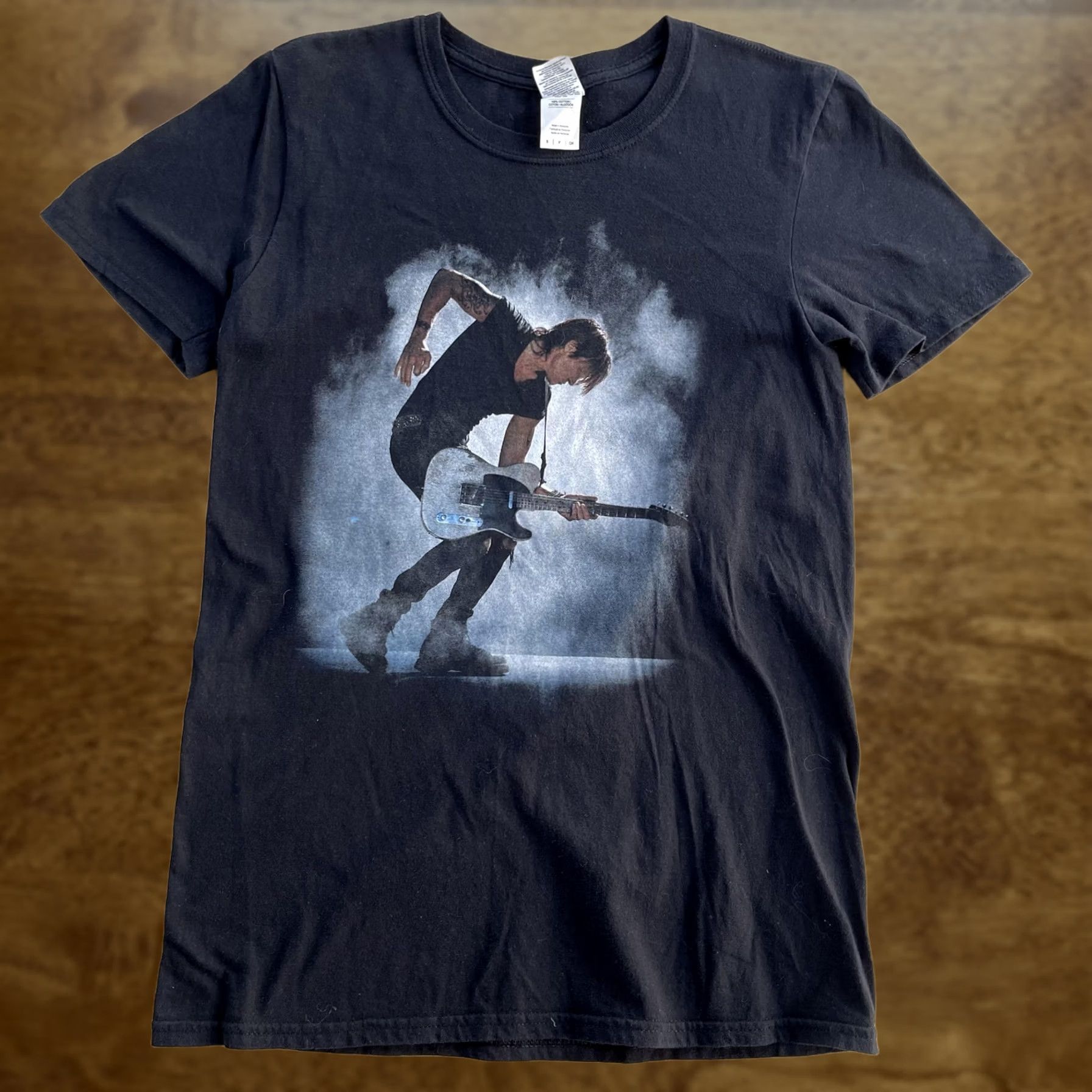 Gildan Keith Urban Graffiti U Tour 2018 Shirt Mens Small Black Concert Graphic T-Shirt Size US S / EU 44-46 / 1 - 1 Thumbnail