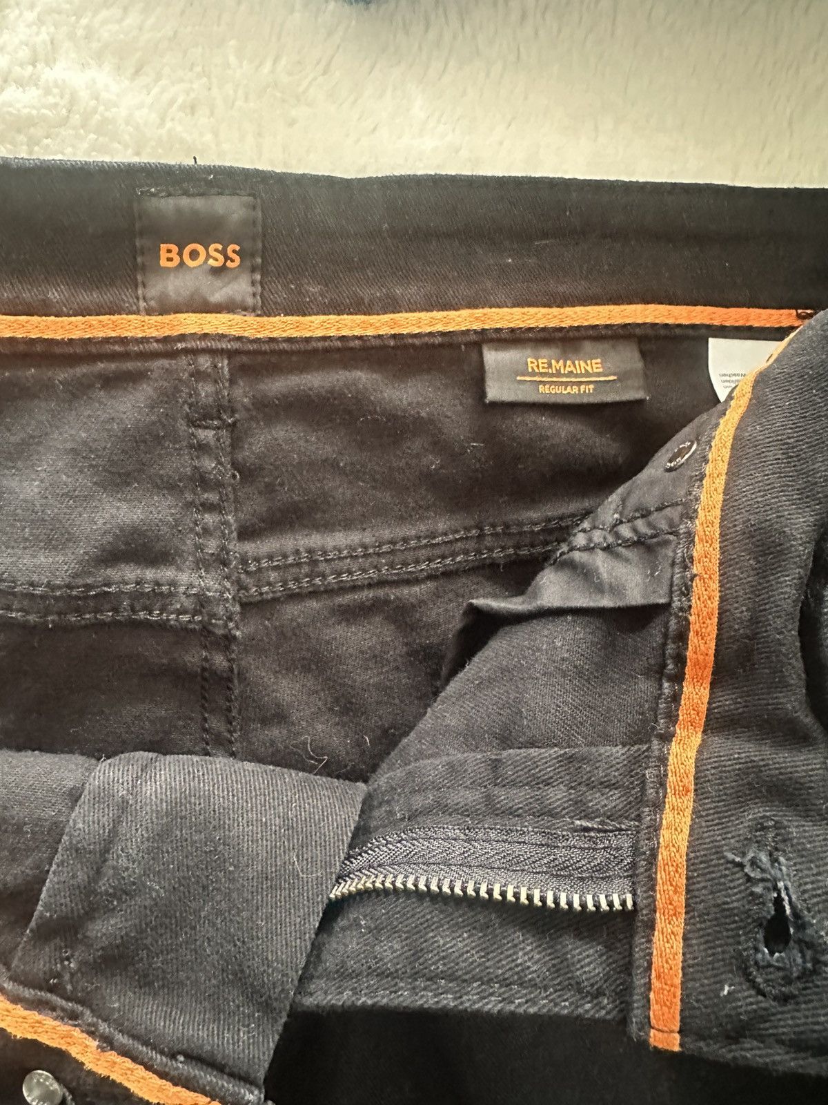 Hugo Boss Hugo Boss RE.MAINE Regular Fit Stay-Black Jeans – 38/30 Size US 38 / EU 54 - 5 Thumbnail