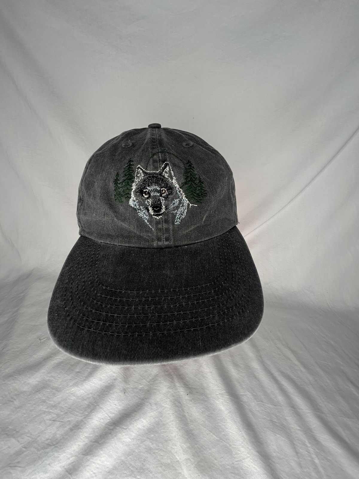 Vintage Vintage 90’s Nature Wolves Grey Embroidered Strapback Hat Size ONE SIZE - 1 Thumbnail